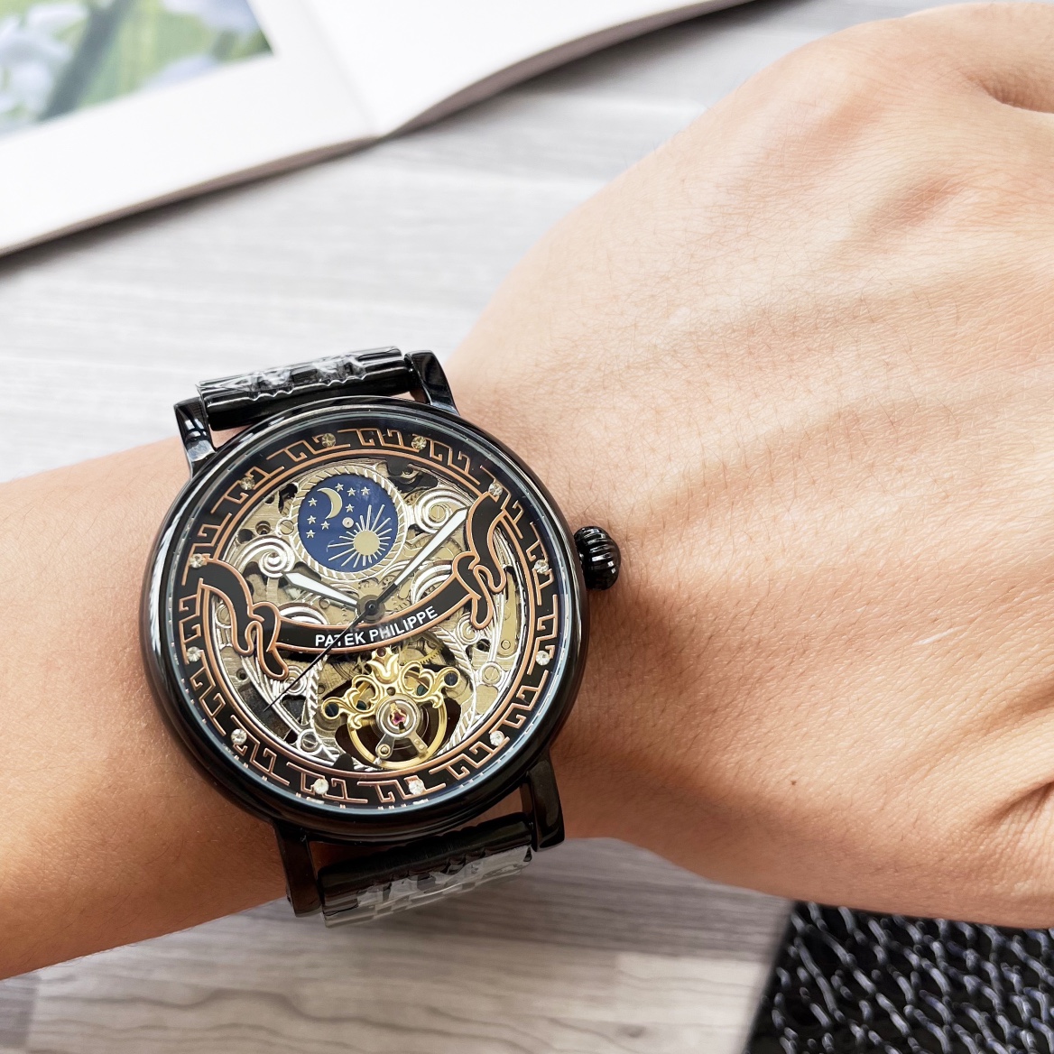 NO:339171,Unified, complex timepiece, luxurious and atmospheric, classic new products, shockingly launched [Latest] Patek Philippe hollow design [Type] boutique men's watch [Watch strap] real cowhide strap [Movement] high-end fully automatic mechanical movement [Mirror] mineral reinforced glass (more high definition) Elegant taste, vast and atmospheric, ingenious, wrist treasure, dimensions, diameters, thicknesses, 12.5mm, and hot sale!  Welcome to reprint!  ,,patek philippe,cowhide19860909统一 复杂时计 奢华大气 经典新品 震撼上市【最新】百达翡丽 镂空设计【类型】精品男士腕表【表带】真牛皮表带【机芯】高端全自动机械机芯【镜面】矿物质强化玻璃（更高清） 品味高雅 浩瀚大气 匠心独运 腕间瑰宝 尺寸直径42mm厚12.5mm热卖上市！欢迎转载！,,patek philippe,cowhide,Watch