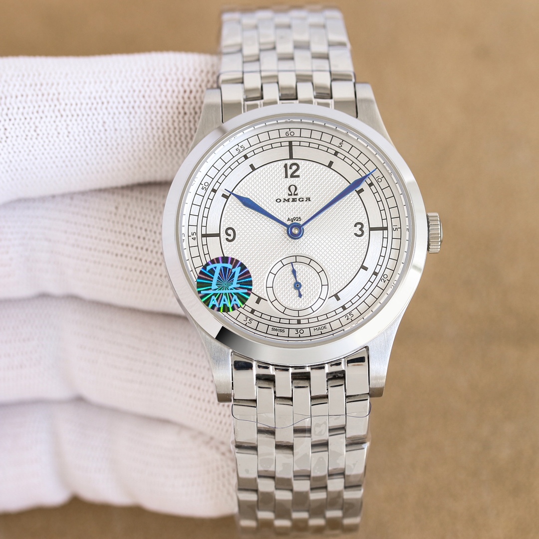 NO:337082,The OMEGA Observatory Series, Two and a half needles, Special series, Small Three-needle Manual Machinery Watch, Master Chronometer Diameter, 39mm, purchased the original mold opening case, made of bronze and gold, and the original polishing technology is synchronized. The sapphire mirror is more classy. The center of the watch dial is decorated with Paris stud texture, showing French elegance. The Omega brand logo adopts a dark gray retro style, and the minute circle and the 6-point small second dial track ring are processed by a more delicate ring drawing process, exquisite and luxurious. In particular, the buckle logo is carved one by one by one by the fine engraving machine, with a three-dimensional sense, and it is truly perfect. The only original mold opening steel belt in the market. The logo is also exquisitely carved.  The internal is equipped with the official Omega 8926 Master Chronometer movement, the double barrel provides up to 72 hours of power, the free-knot design is combined with a coaxial escapement system, and a silicon hairspring, which is accurate, reliable and anti-magnetic. The movement is polished with exquisite Arabic Geneva pattern. The operation of the movement is clearly visible. Welcome to watch friends to appreciate it, and exquisite recommendations for men, two-and-a-half-needle mechanical watch, omega19860909重磅推出 OMEGA 欧米茄 天文台系列 两针半 特别系列小三针手动机械 腕表 至臻天文台表径 39mm,购入原版开模整体表壳采用青铜金材质打造打造,同步原装打磨技术.采用蓝宝石镜面更显档次 腕表表盘中央饰有巴黎饰钉纹理,尽显法式优雅,欧米茄品牌标识采用深灰色的复古风格,分钟圈和6点位的小秒盘轨道圈经更加细腻的环形拉丝工艺处理,精致奢华.尤其扣面标志是精雕机一个个雕刻出来,立体感十足,真正做到了完美. 市场唯一原装开模钢带.标志同样是精雕出来的. 内部搭载2824改装机芯同步官方欧米茄8926至臻天文台机芯,双发条盒提供长达72小时动力,无卡度设计搭配同轴擒纵系统,以及硅游丝,精准可靠又防磁.机芯打磨有精美的阿拉伯风格日内瓦纹.机芯的运转美态清晰可见.欢迎广大表友品鉴,精致推荐 男士 两针半 机械腕表,,omega,Watch