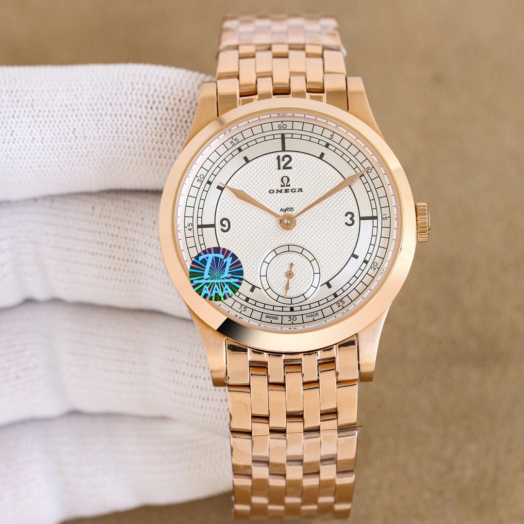 NO:337089,The OMEGA Observatory Series, Two and a half needles, Special series, Small Three-needle Manual Machinery Watch, Master Chronometer Diameter, 39mm. The original mold opening case was made of bronze gold, and the original polishing technology was synchronized with original polishing technology. The sapphire mirror was used to make the watch more classy. The center of the watch dial was decorated with Paris stud texture, showing French elegance. The Omega brand logo was made of dark gray retro style, and the minute circle and the 6-point small second dial track circle were processed by a more delicate ring drawing process, exquisite and luxurious. In particular, the buckle logo was carved one by one by one by the fine engraving machine, which was full of three-dimensionality, and truly perfect. The only original mold opening steel belt in the market. The logo was also exquisitely carved.  The internal is equipped with the official Omega 8926 Master Chronometer movement, the double barrel provides up to 72 hours of power, the free-knot design is combined with a coaxial escapement system, and a silicon hairspring, which is accurate, reliable and anti-magnetic. The movement is polished with exquisite Arabic Geneva pattern. The operation of the movement is clearly visible. Welcome to appreciate it, and the exquisite recommendations are for men, two-and-a-half-needle mechanical watches,,omega19860909重磅推出 OMEGA 欧米茄 天文台系列 两针半 特别系列小三针手动机械 腕表 至臻天文台表径 39毫米,购入原版开模整体表壳采用青铜金材质打造打造,同步原装打磨技术.采用蓝宝石镜面更显档次 腕表表盘中央饰有巴黎饰钉纹理,尽显法式优雅,欧米茄品牌标识采用深灰色的复古风格,分钟圈和6点位的小秒盘轨道圈经更加细腻的环形拉丝工艺处理,精致奢华.尤其扣面标志是精雕机一个个雕刻出来,立体感十足,真正做到了完美. 市场唯一原装开模钢带.标志同样是精雕出来的. 内部搭载2824改装机芯同步官方欧米茄8926至臻天文台机芯,双发条盒提供长达72小时动力,无卡度设计搭配同轴擒纵系统,以及硅游丝,精准可靠又防磁.机芯打磨有精美的阿拉伯风格日内瓦纹.机芯的运转美态清晰可见.欢迎广大表友品鉴,精致推荐 男士 两针半 机械腕表,,,omega,Watch