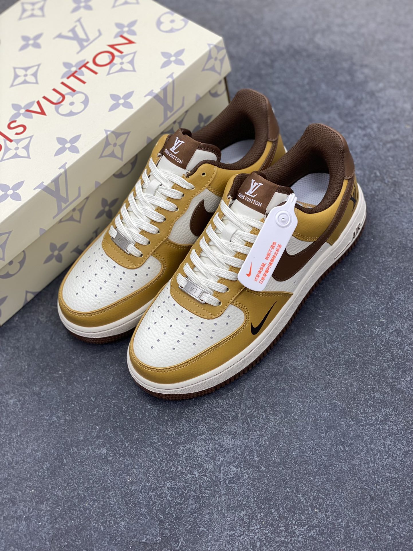 图片[8]-NIke Air Force 1 \’07 Low “LV联名——棕布勾”空军一号 低帮 运动鞋 休闲鞋 折边针车 工艺难度大 原楦头原纸板 原装鞋盒 定制五金配件 内置全掌气垫 原厂鞋底 货号：KK1988-091 尺码：36 36.5 37.5 38 38.5 39 40 40.5 41 42 42.5 43 44 44.5 45-选品中心