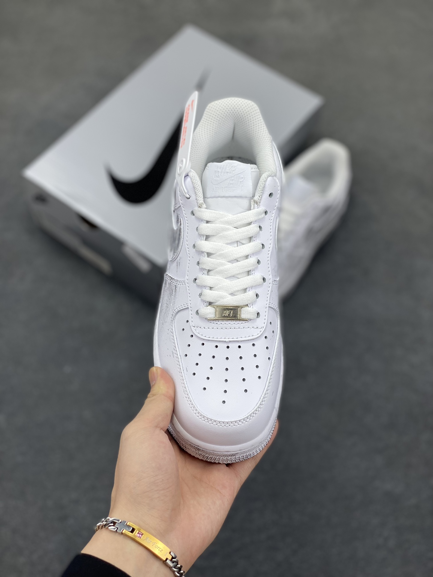图片[2]-【定制球鞋】Nike Air Force 1 暗迹 手绘 泼墨涂鸦 时尚 潮流 耐磨 低帮 板鞋 男女同款 黑白色 黑白折边针车 工艺难度大 原楦头原纸板 原装鞋盒 定制五金配件 内置全掌气垫 原厂鞋底 货号：CW2288-111 尺码： 36 36.5 37.5 38 38.5 39 40 405. 41 42 42.5 43 44 44.5 45-选品中心