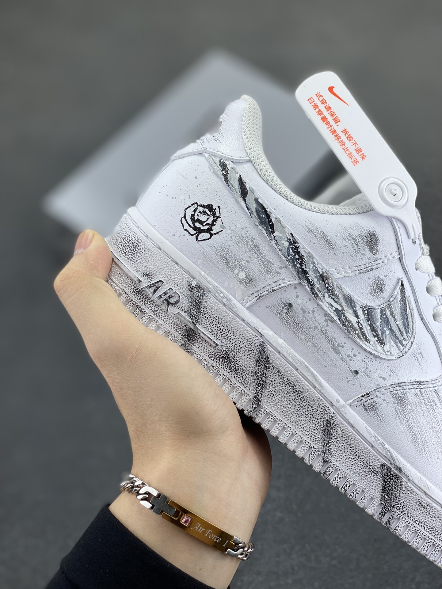 图片[6]-【定制球鞋】Nike Air Force 1 暗迹 手绘 泼墨涂鸦 时尚 潮流 耐磨 低帮 板鞋 男女同款 黑白色 黑白折边针车 工艺难度大 原楦头原纸板 原装鞋盒 定制五金配件 内置全掌气垫 原厂鞋底 货号：CW2288-111 尺码： 36 36.5 37.5 38 38.5 39 40 405. 41 42 42.5 43 44 44.5 45-选品中心
