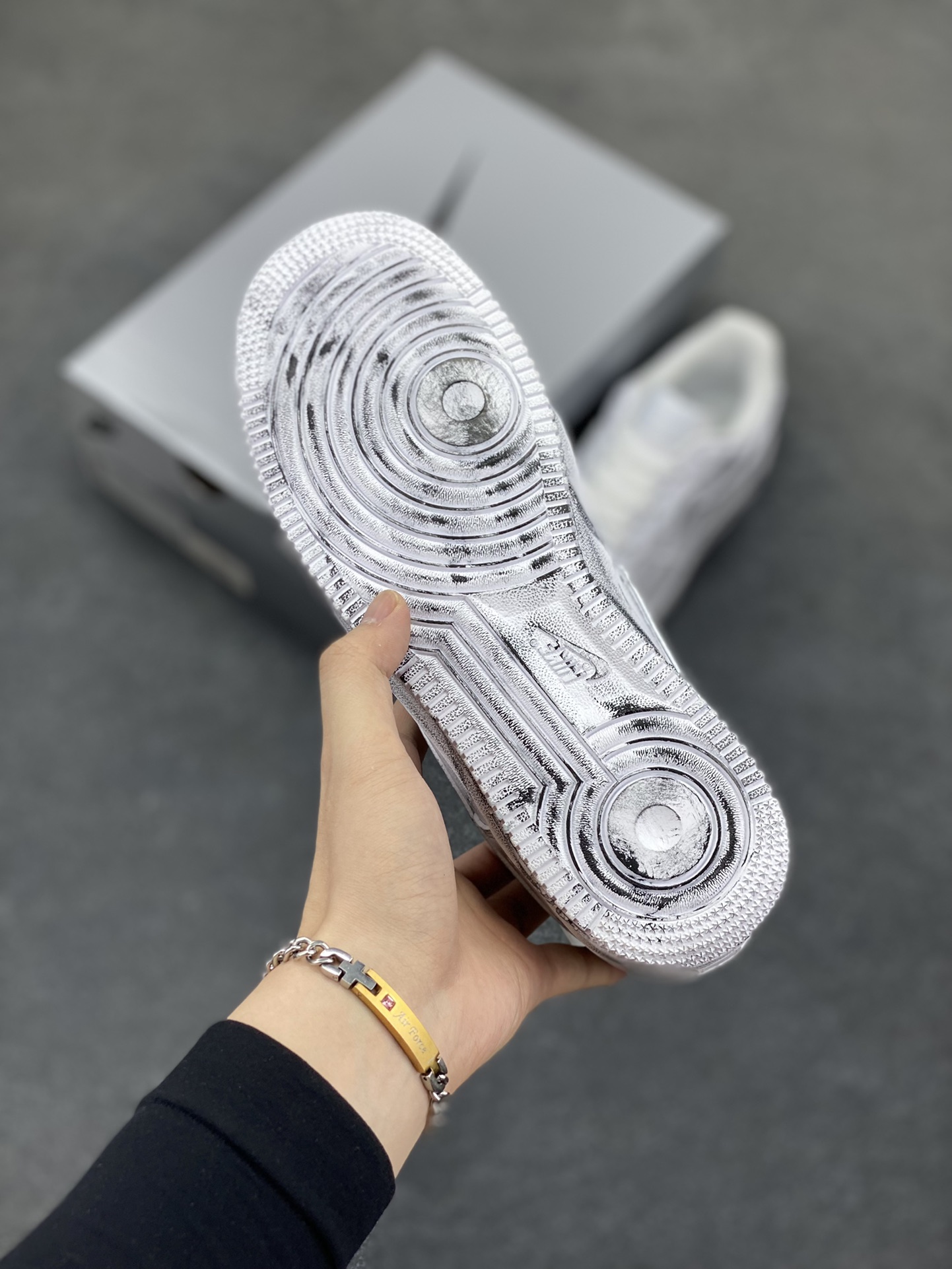 图片[5]-【定制球鞋】Nike Air Force 1 暗迹 手绘 泼墨涂鸦 时尚 潮流 耐磨 低帮 板鞋 男女同款 黑白色 黑白折边针车 工艺难度大 原楦头原纸板 原装鞋盒 定制五金配件 内置全掌气垫 原厂鞋底 货号：CW2288-111 尺码： 36 36.5 37.5 38 38.5 39 40 405. 41 42 42.5 43 44 44.5 45-选品中心