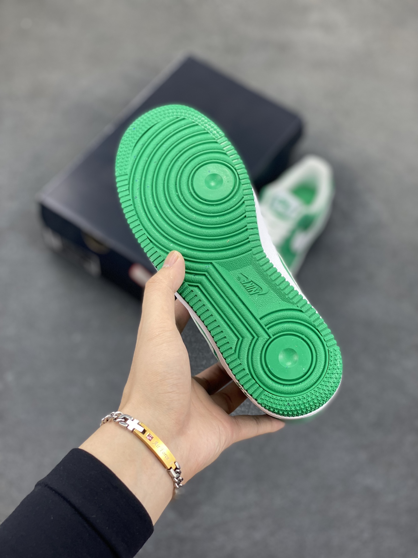 图片[5]-Air Force 1 Low 绿白勾 原楦头原纸板 打造纯正空军版型 #专注外贸渠道 全掌内置蜂窝气垫 #原盒配件 原厂中底钢印、拉帮完美 货号：IB6388-300 尺码：36 36.5 37.5 38 38.5 39 40 40.5 41 42 42.5 43 44 44.5 45-选品中心