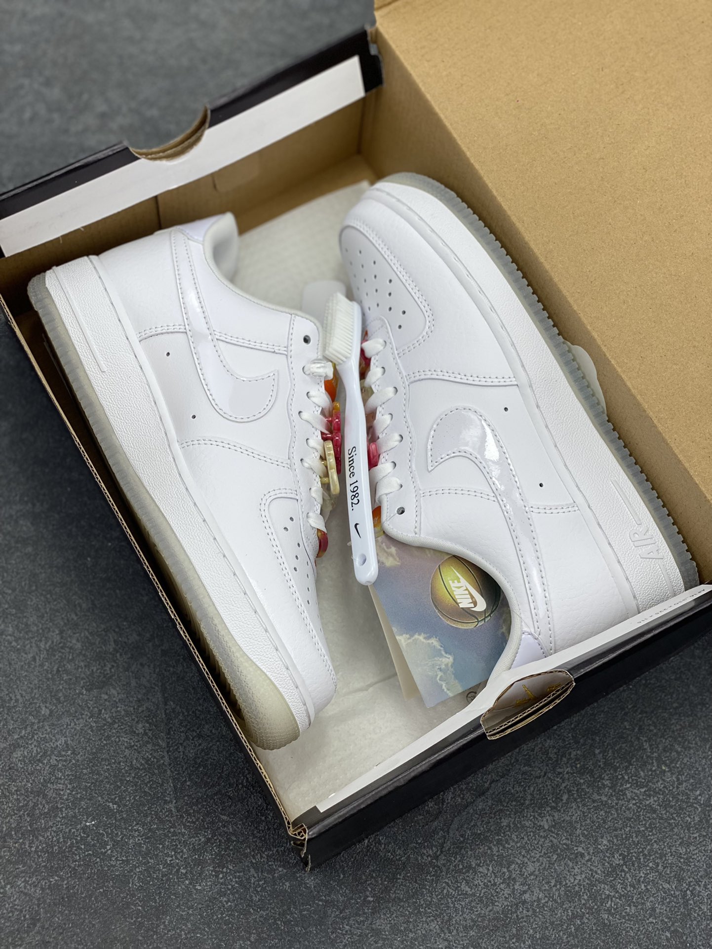 图片[9]-HY版本💯 Air Force 1 Low 夏日白橙 原楦头原纸板 打造纯正空军版型 #专注外贸渠道 全掌内置蜂窝气垫 #原盒配件 原厂中底钢印、拉帮完美 货号：IB8875-111 尺码：36 36.5 37.5 38 38.5 39 40 40.5 41 42 42.5 43-选品中心