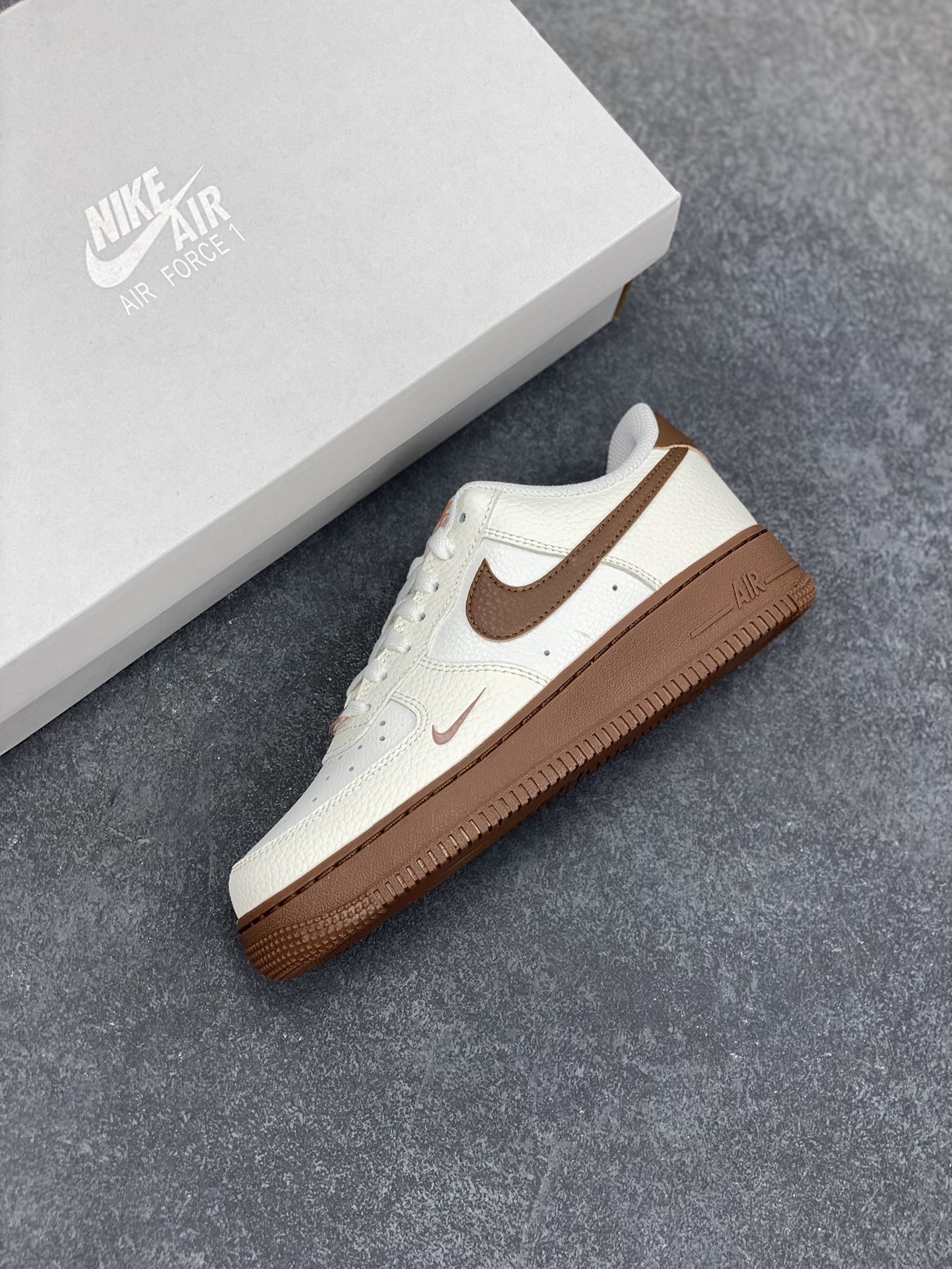 图片[7]-Air Force 1 Low 绿白勾 原楦头原纸板 打造纯正空军版型 #专注外贸渠道 全掌内置蜂窝气垫 #原盒配件 原厂中底钢印、拉帮完美 货号：IB3378-122 尺码：35.5 36 36.5 37.5 38 38.5 39 40 40.5 41 42 42.5 43 44 44.5 45-选品中心