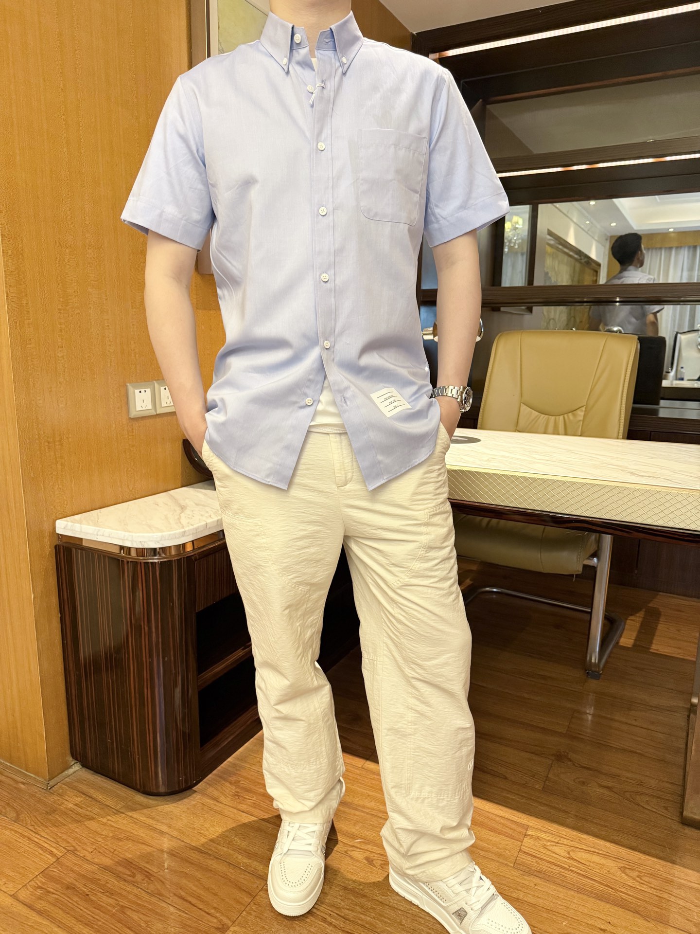 NO:452240,TB-2025 latest (original) shirt shipment, hot-selling items in New York!  Selected custom-made cotton fabrics imported from Italy are matched with classic designs, the brand logo on the chest and the custom webbing behind the collar show fashion, and the upper body effect is excellent. Size 1-4 (model 180/wear 2 sizes, equipped with Hong Kong Lane Crawford gift box packaging),,alexander wang19860909TB-2025最新（原标）衬衣出货 纽约热销单品！精选意大利进口定制精棉面料搭配经典的设计,胸前的品牌标志及领后的定制织带相当彰显时尚 上身效果超赞.尺码1-4码（模特180/穿2码,配香港连卡佛礼盒包装）,,alexander wang,Men's clothing