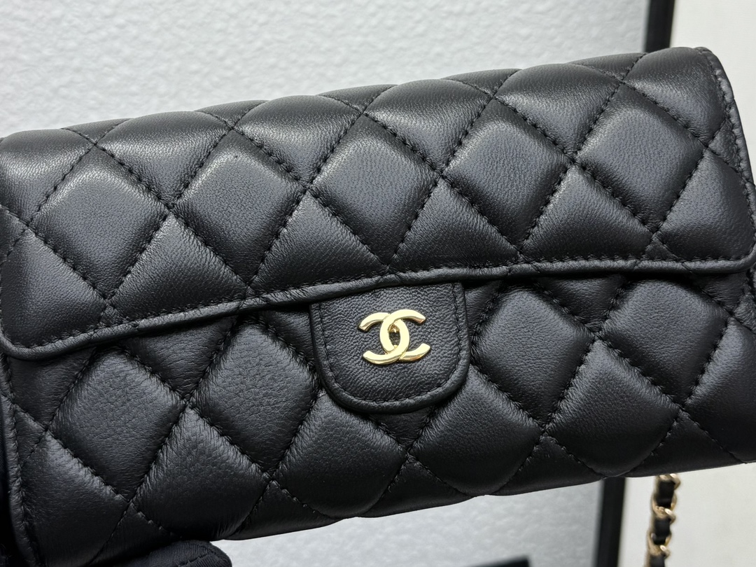 Chanel 经典CF長款チェーンバッグ - スタイリッシュな格子模様と大容量