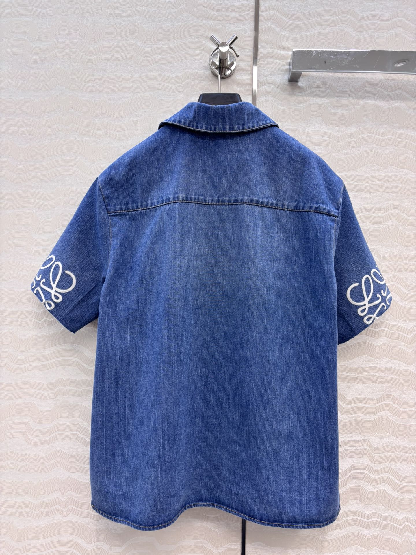 独家首发❤️爆单推荐，LW海岛度假Paula’s系列牛仔短袖衬衫，重工艺立体激光缕空雕孔烧花工艺设计，复