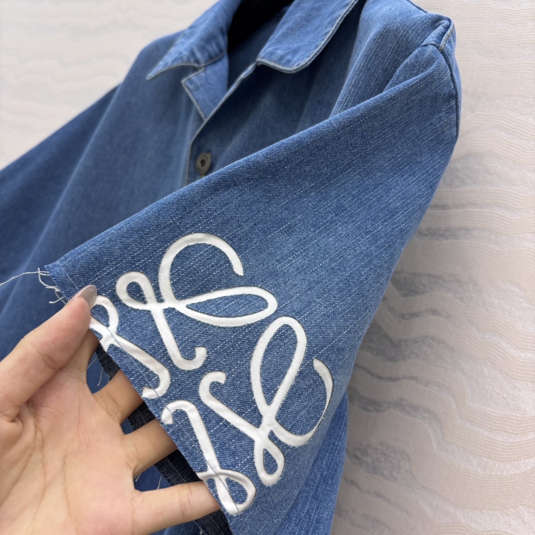 独家首发❤️爆单推荐，LW海岛度假Paula’s系列牛仔短袖衬衫，重工艺立体激光缕空雕孔烧花工艺设计，复