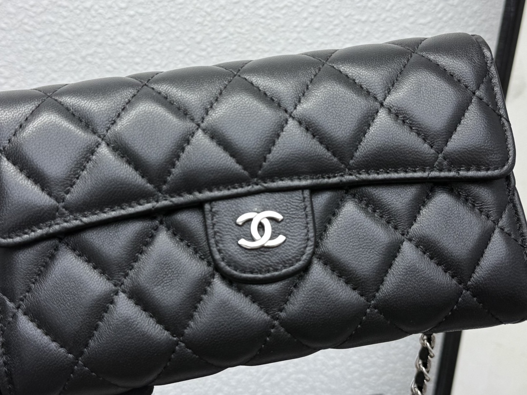 CHANEL 经典CF長款チェーンショルダーバッグ - おしゃれな格子模様と大容量