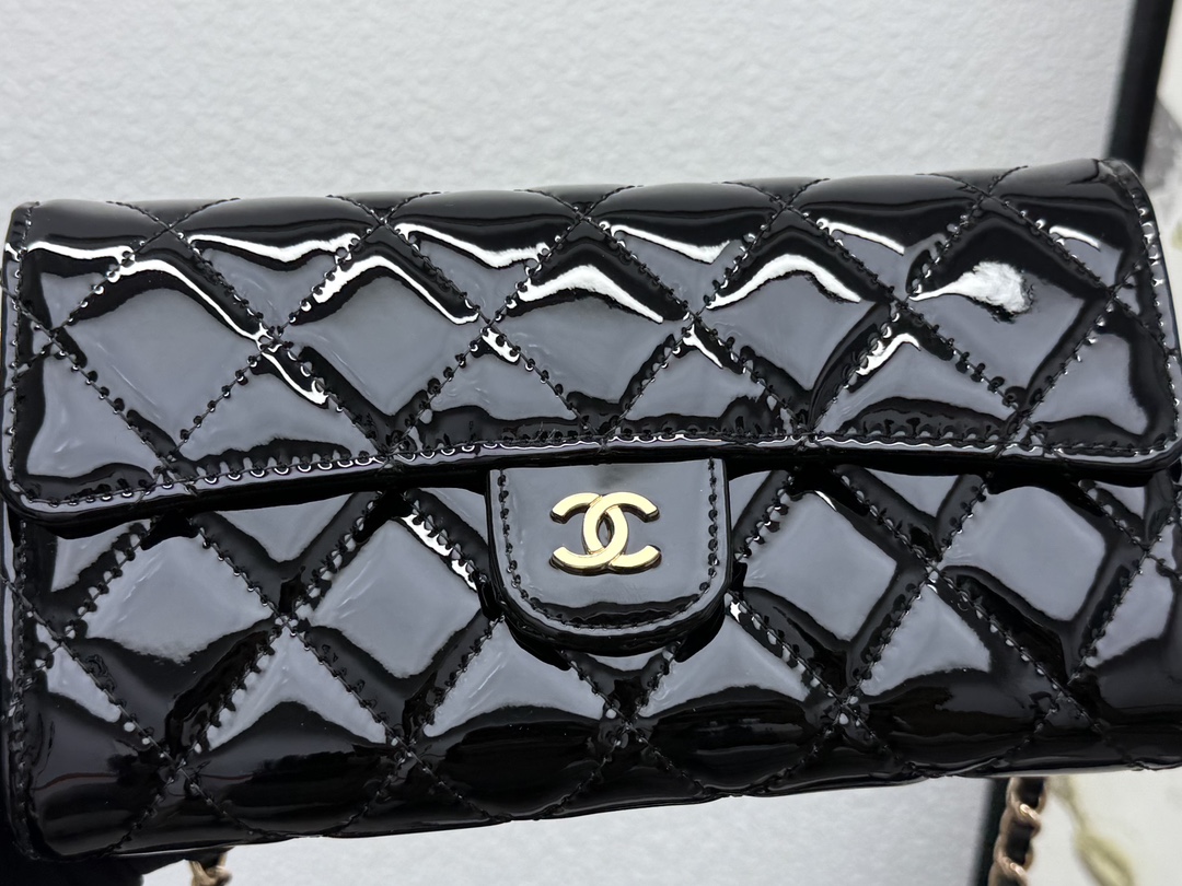 CHANEL 经典CF长款链条挎包 - スタイリッシュな格子デザインと大容量