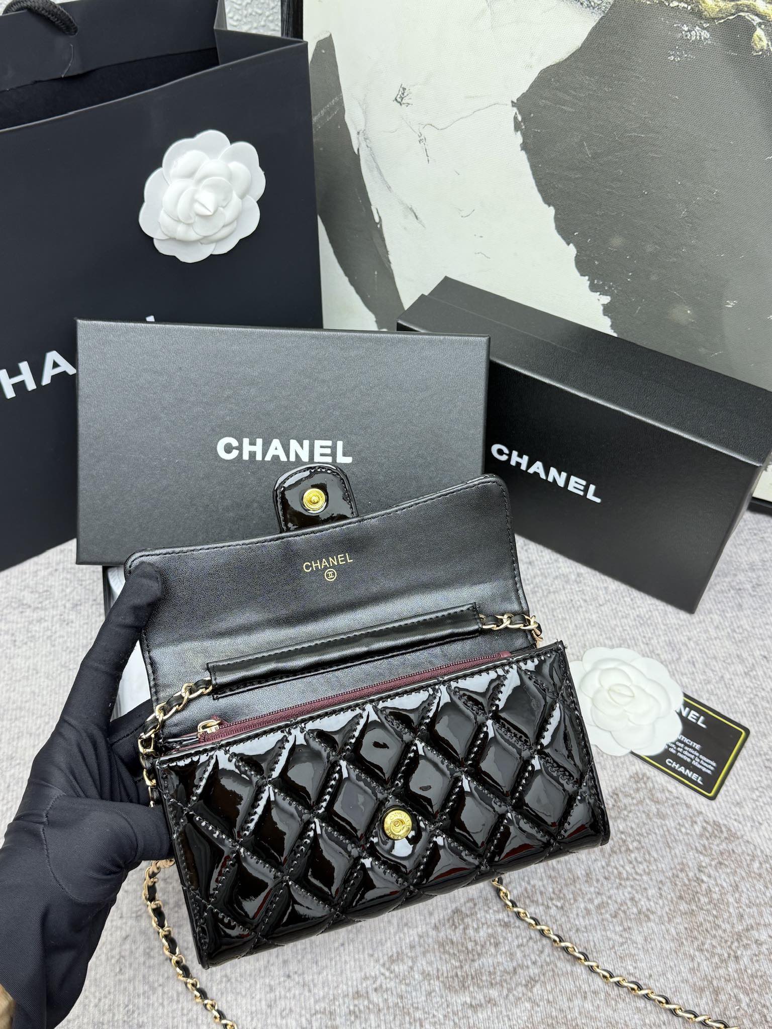 CHANEL 经典CF长款链条挎包 - スタイリッシュな格子デザインと大容量
