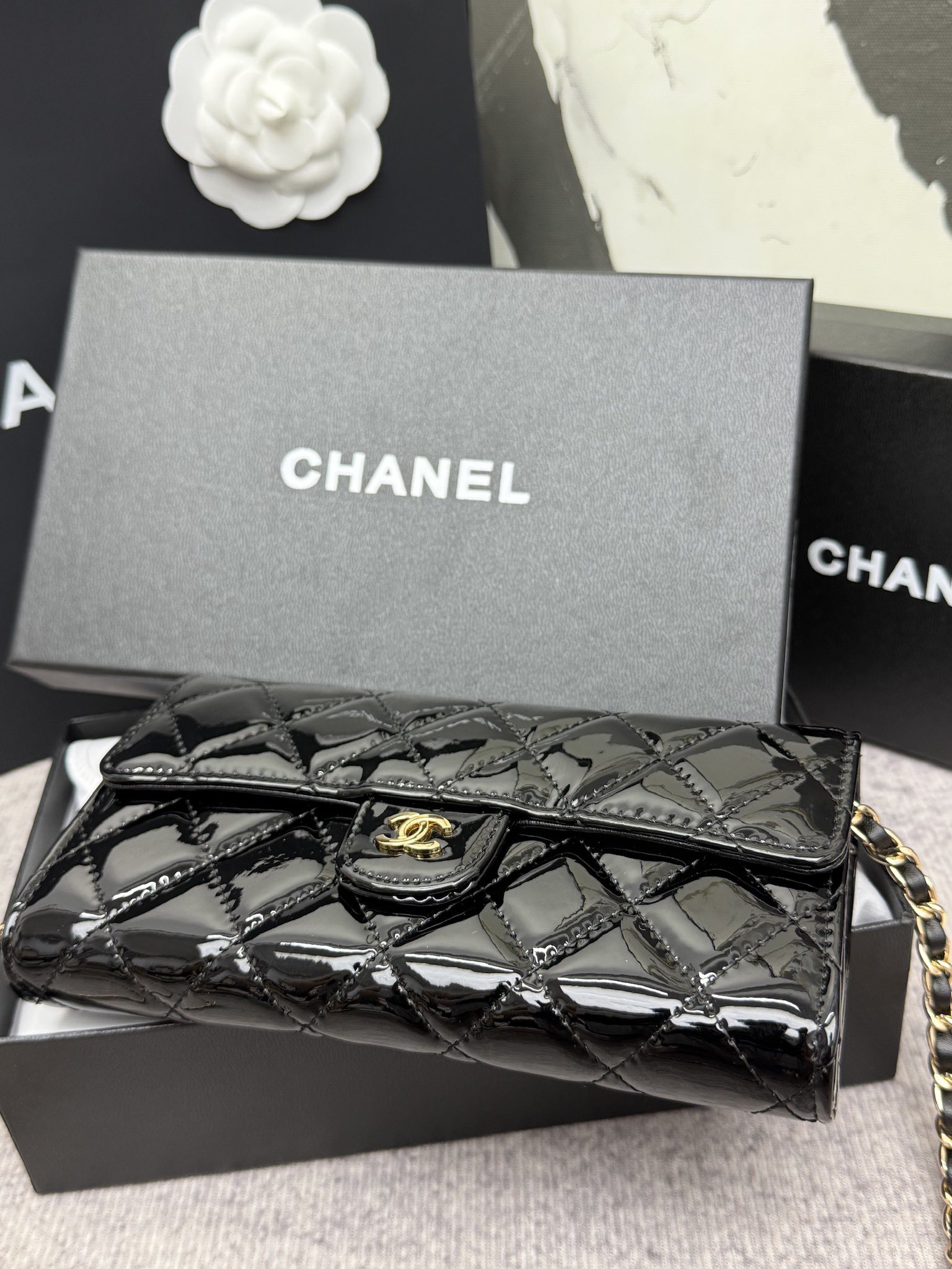 CHANEL 经典CF长款链条挎包 - スタイリッシュな格子デザインと大容量