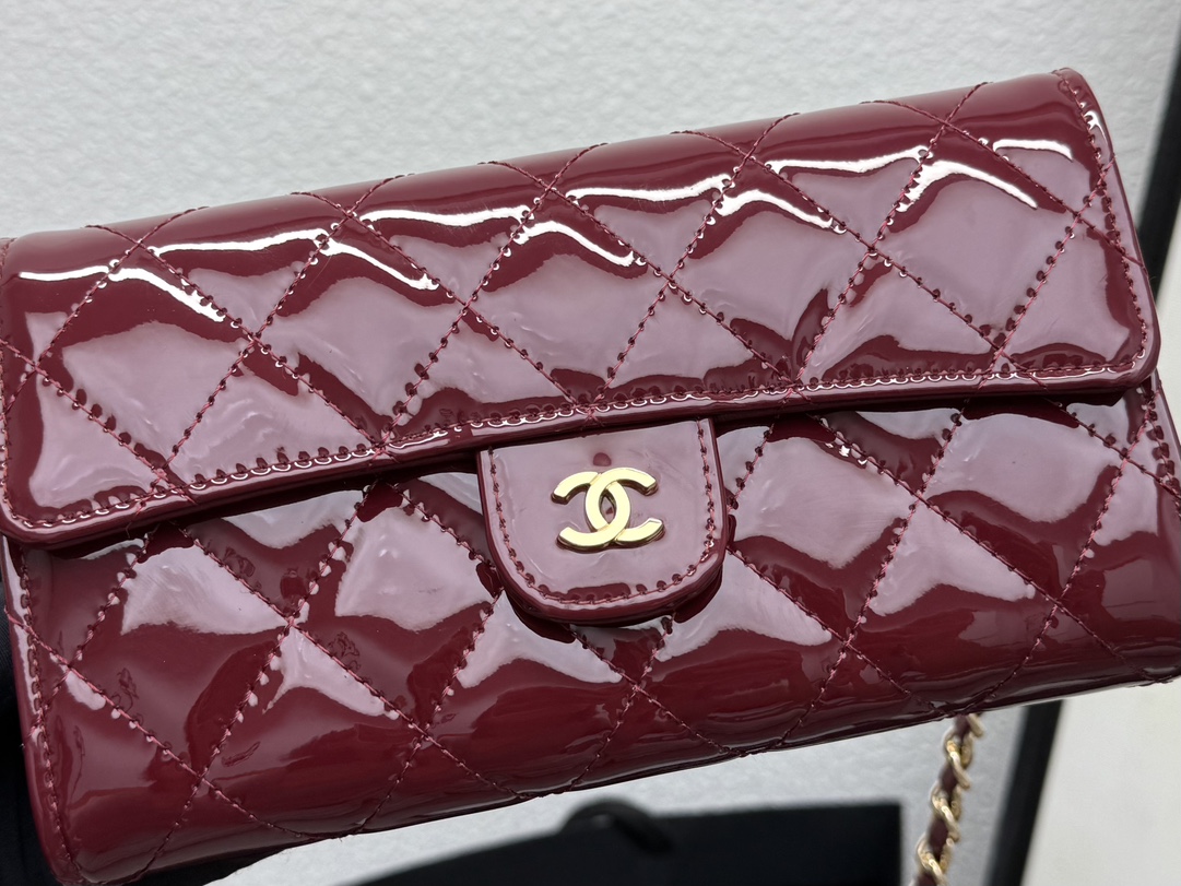 Chanel 经典CF長款チェーンバッグ - 大容量・おしゃれなデザイン