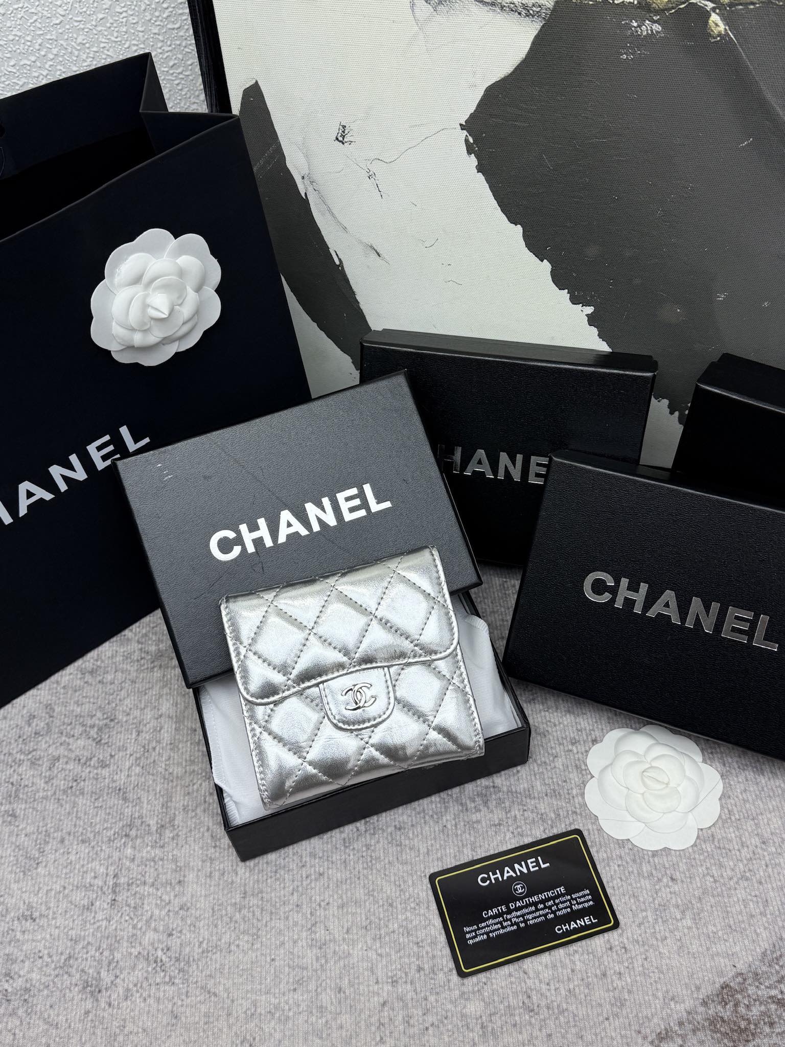 CHANEL牛皮製CF短三折財布 - 6つのカードポケットと小銭入れ付き