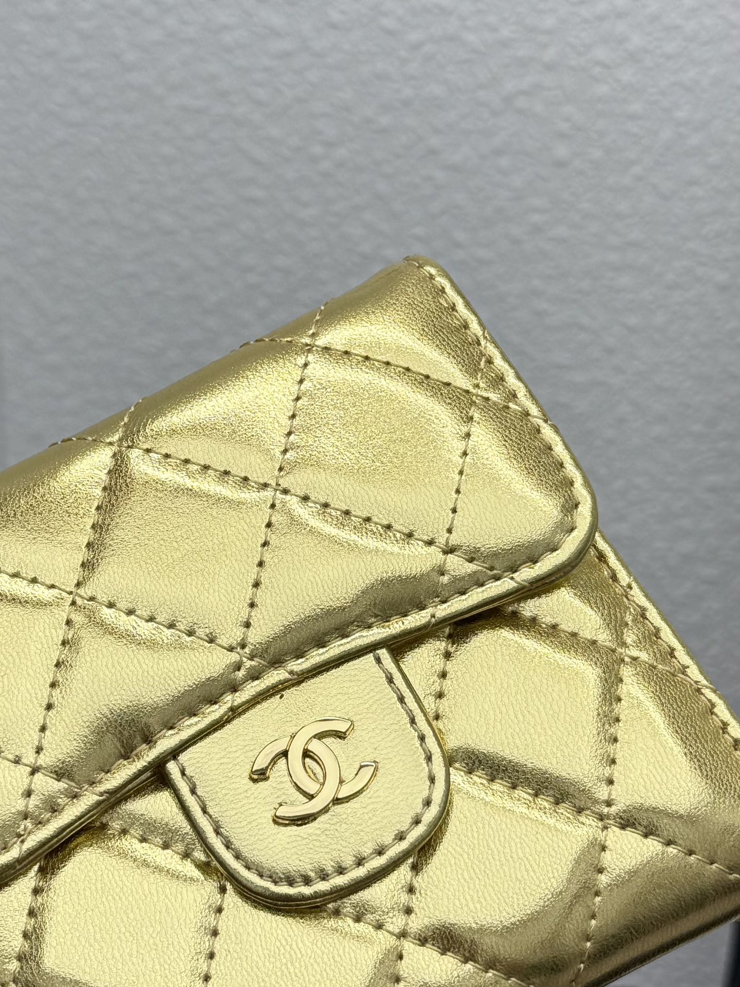 Chanel牛皮CF短三折財布 - 6カードポケット＆コインポーチ付き