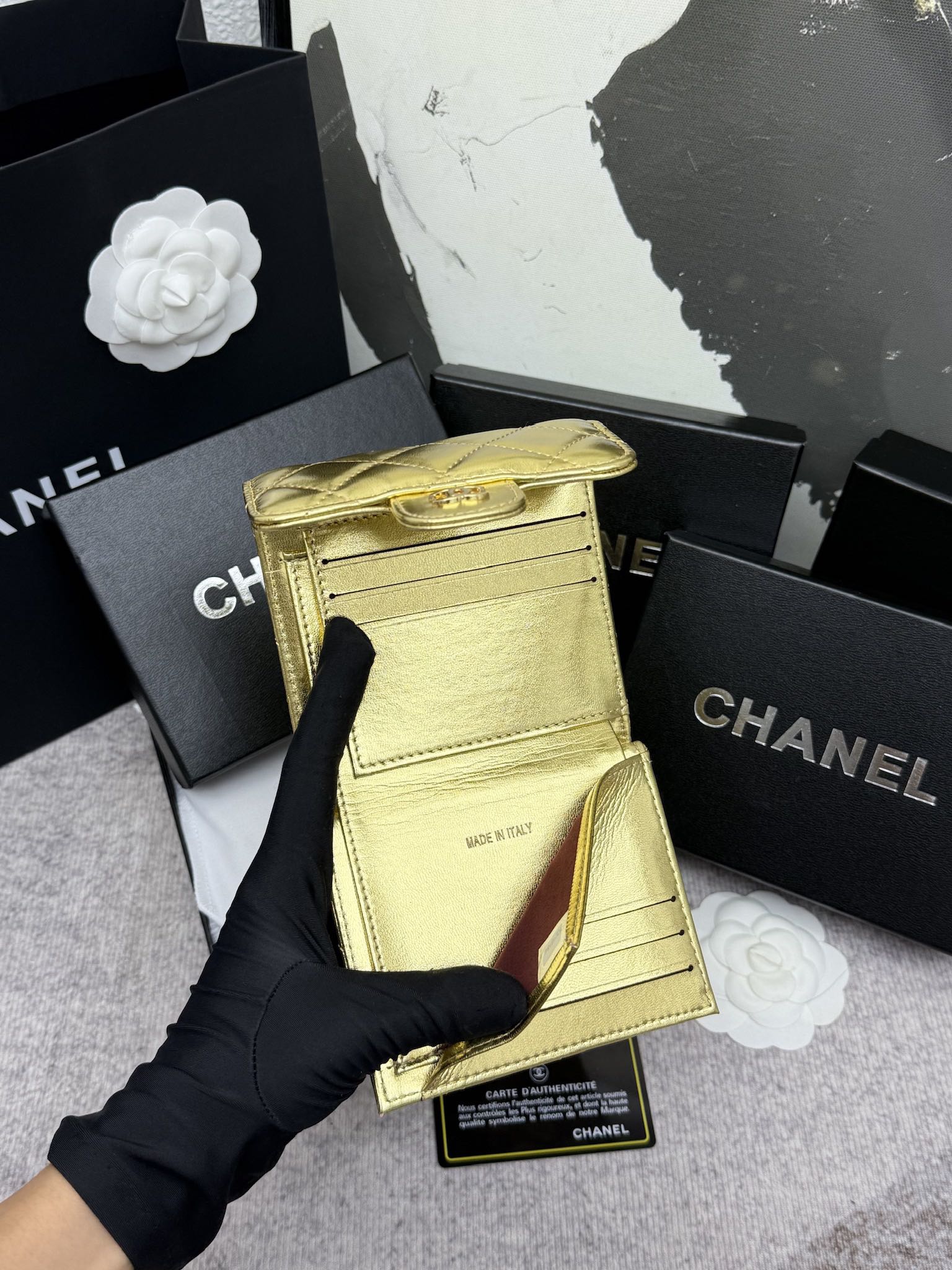 Chanel牛皮CF短三折財布 - 6カードポケット＆コインポーチ付き