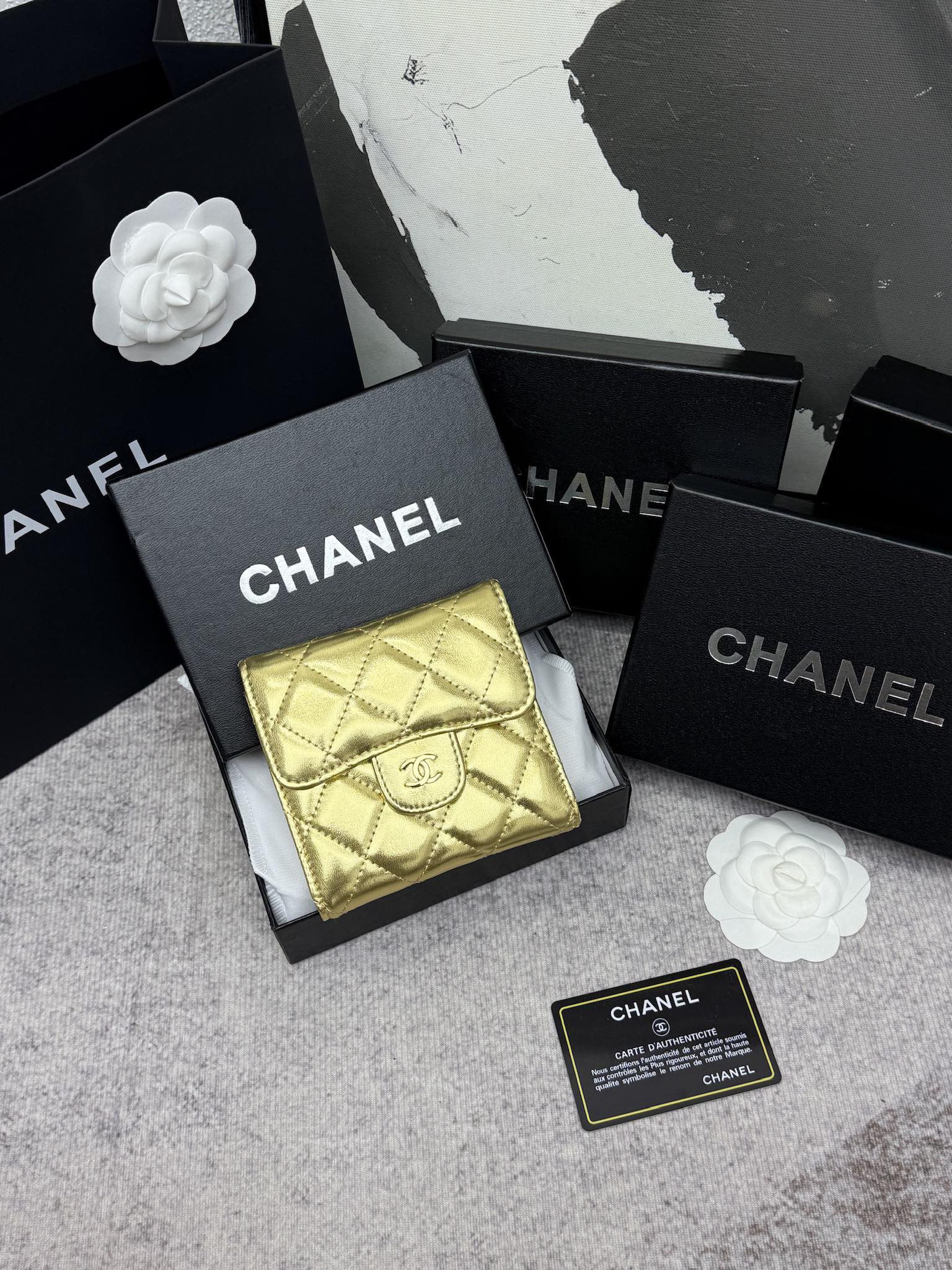Chanel牛皮CF短三折財布 - 6カードポケット＆コインポーチ付き