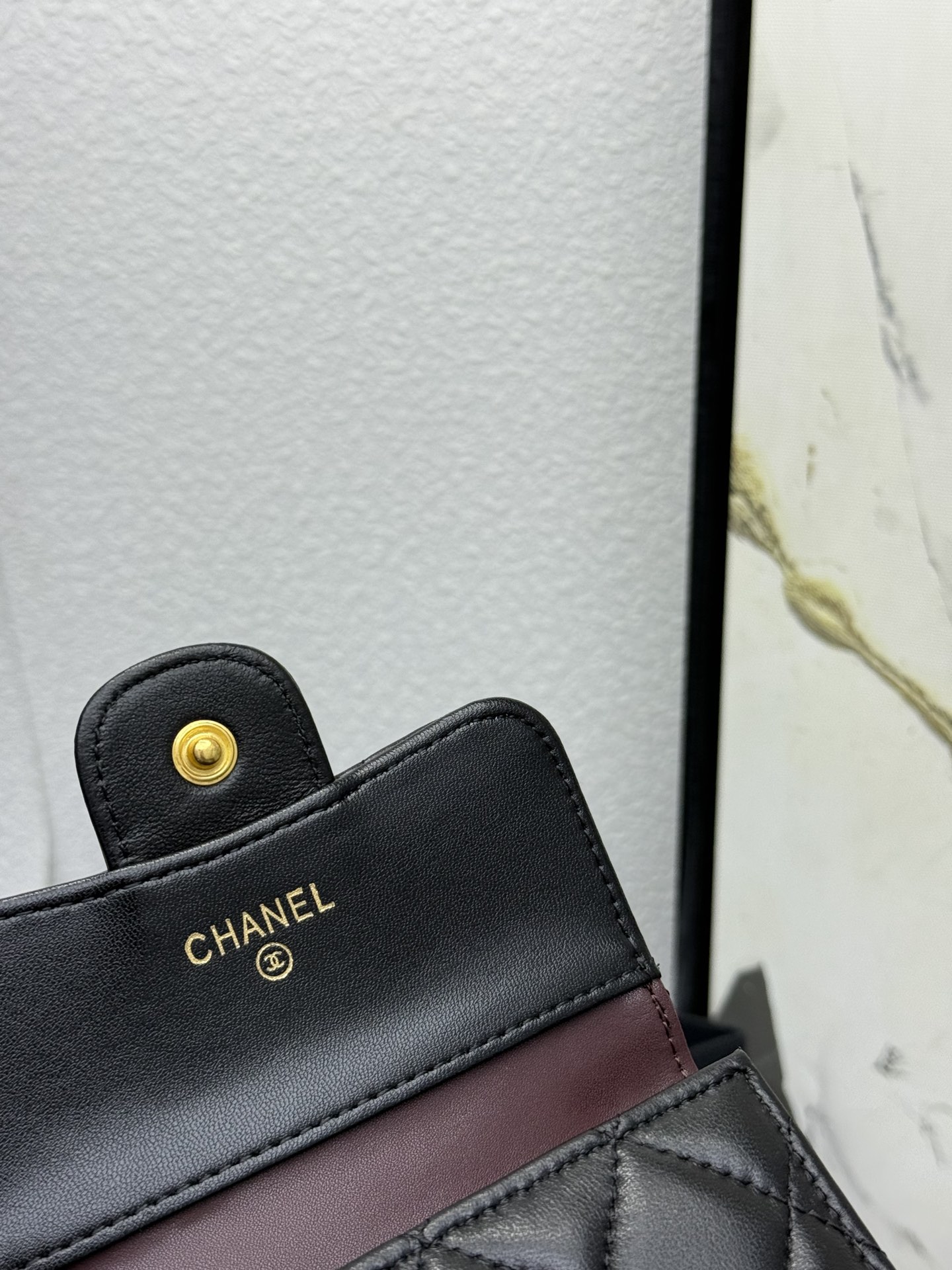 Chanel牛皮CF短三折財布 - 6カードポケット＆小銭入れ付き