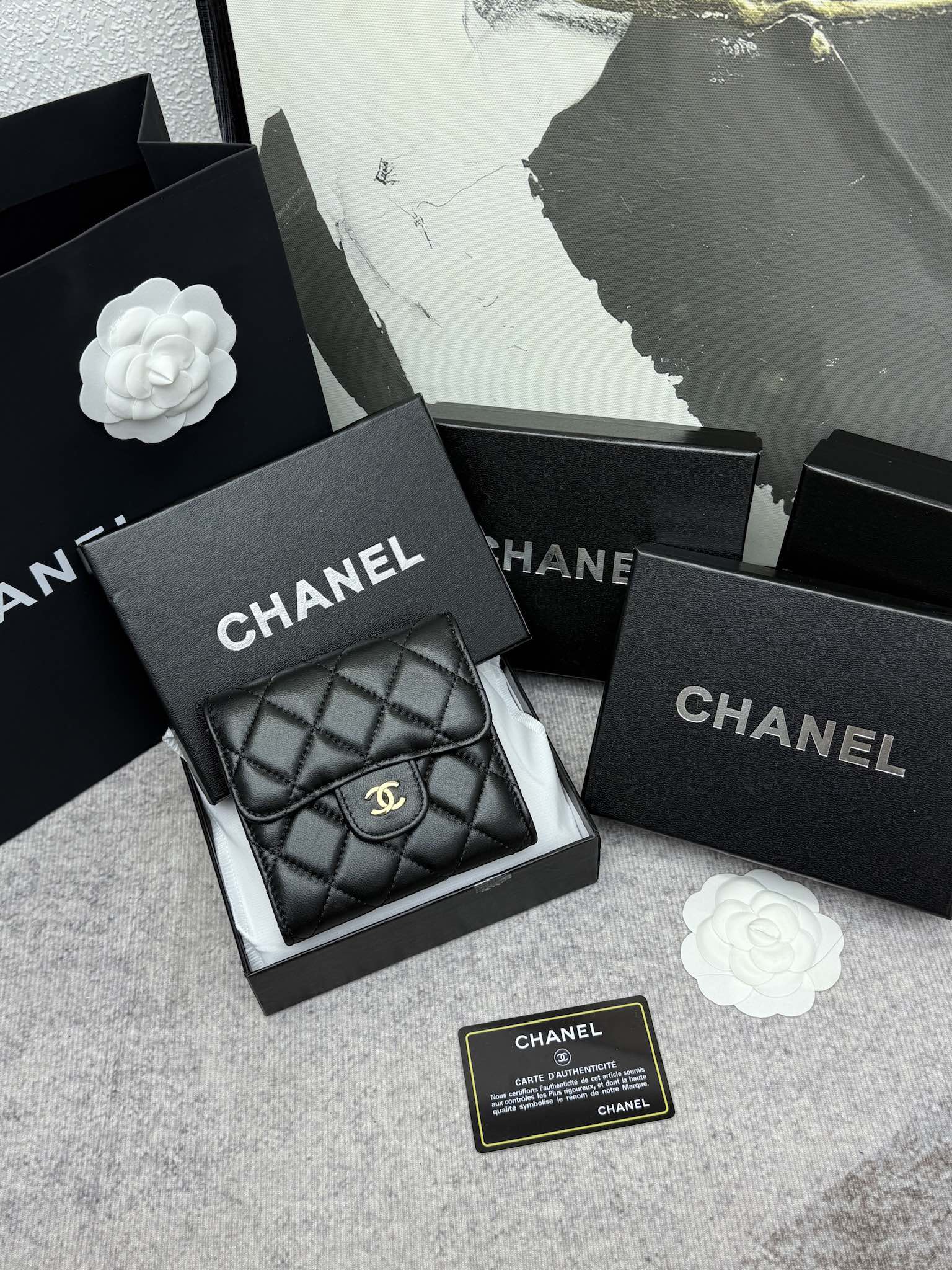 Chanel牛皮CF短三折財布 - 6カードポケット＆小銭入れ付き