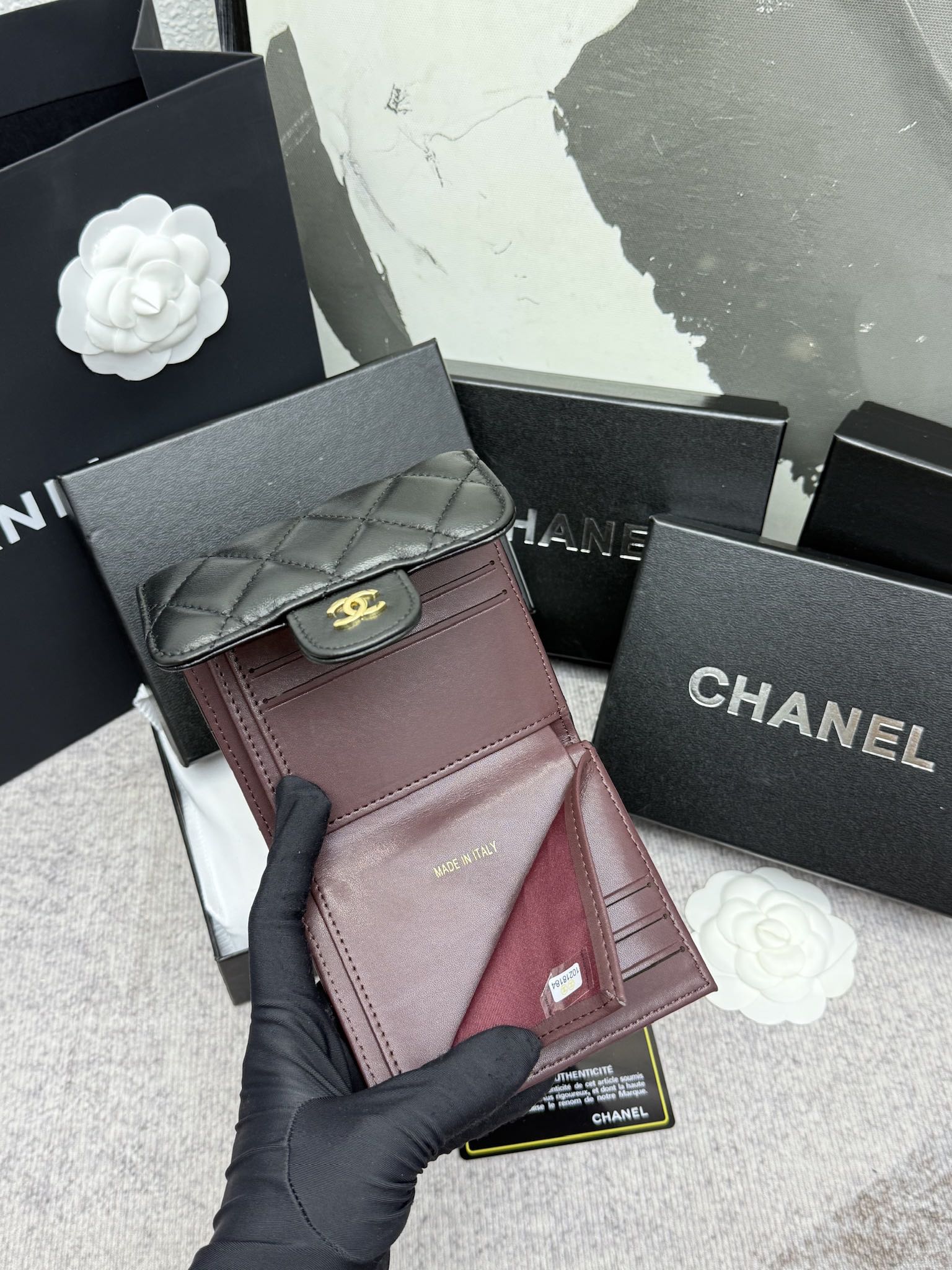 Chanel牛皮CF短三折財布 - 6カードポケット＆小銭入れ付き