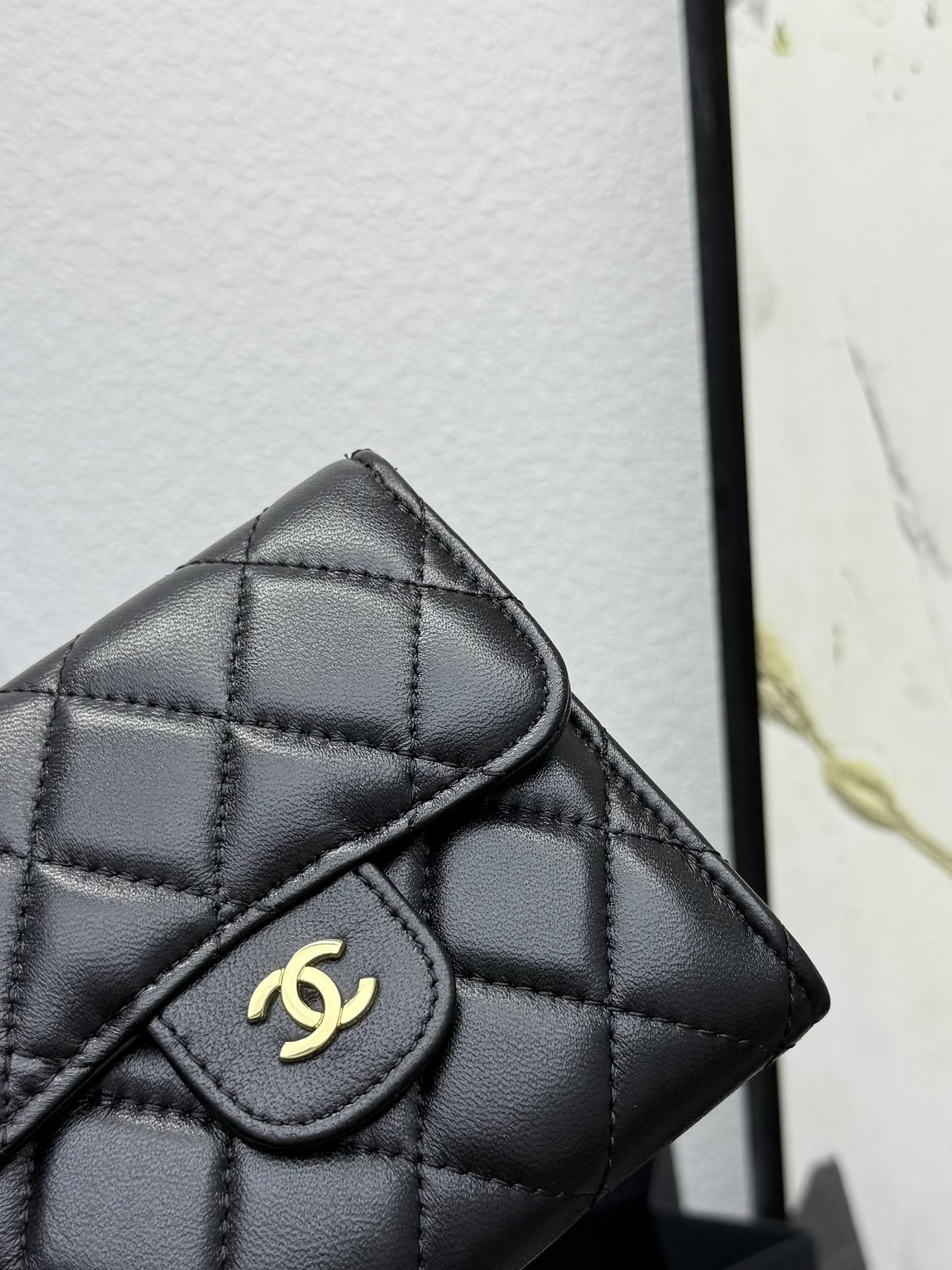 Chanel牛皮CF短三折財布 - 6カードポケット＆小銭入れ付き