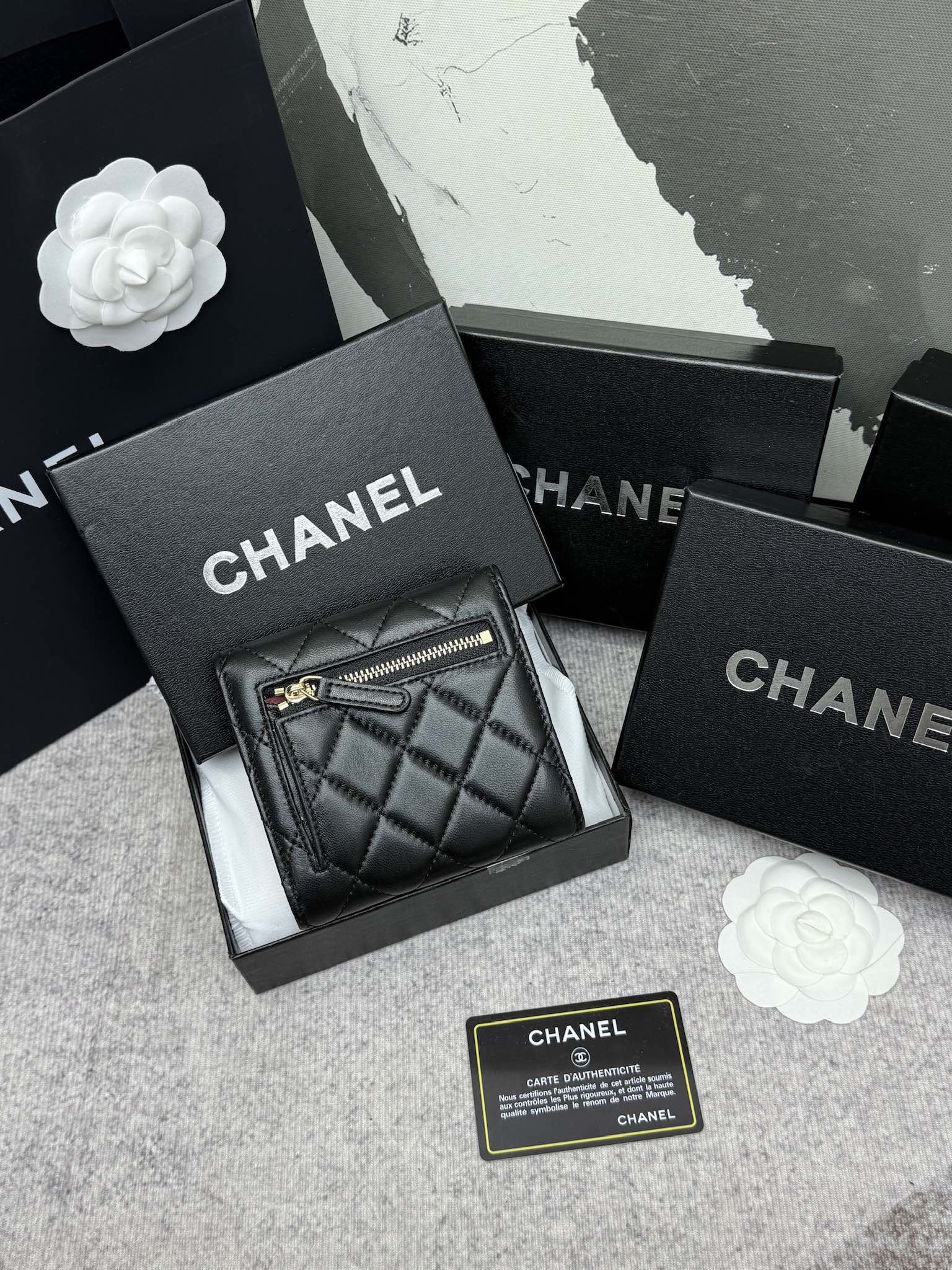 Chanel牛皮CF短三折財布 - 6カードポケット＆小銭入れ付き