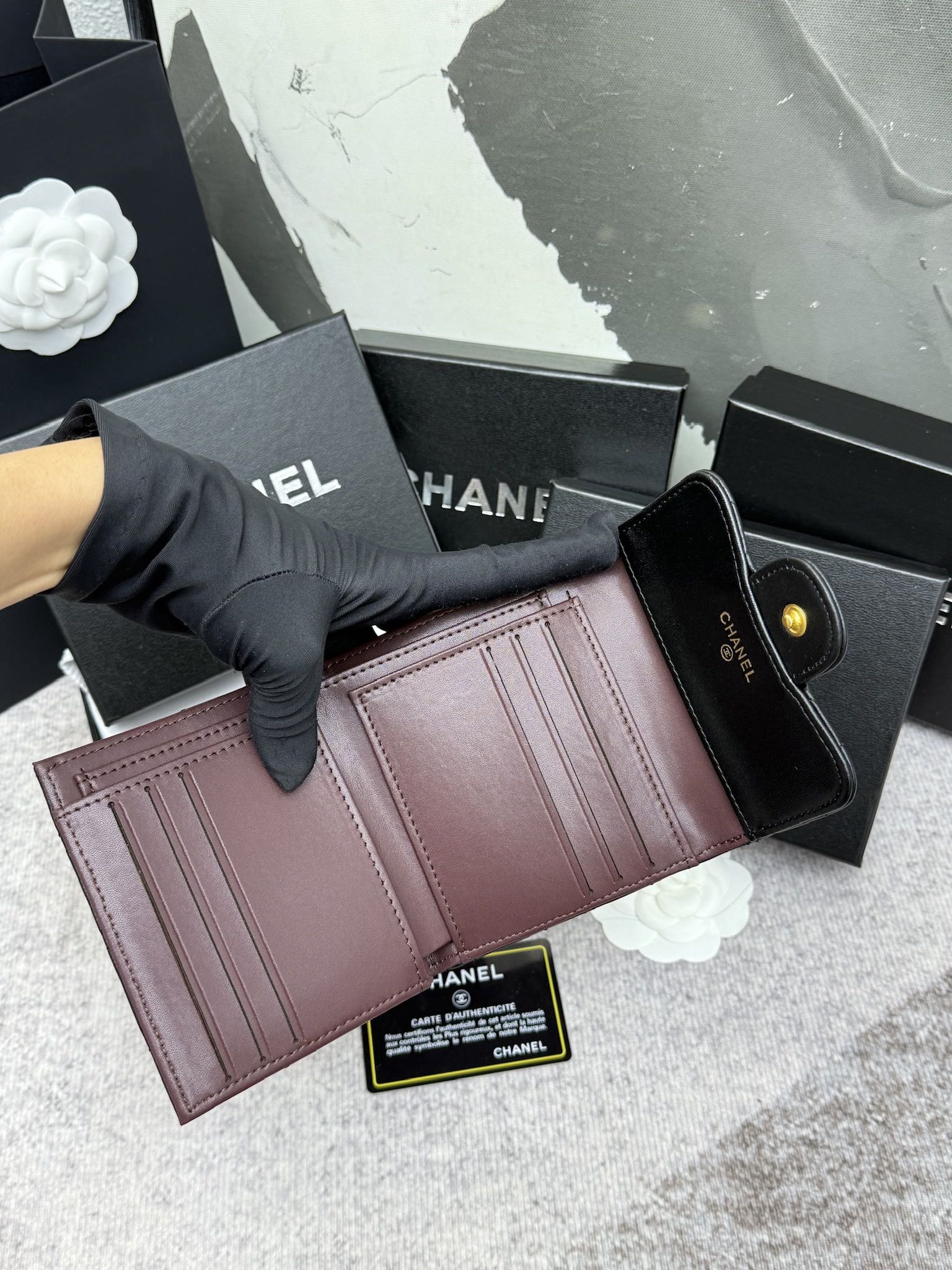 Chanel牛皮CF短三折財布 - 6カードポケット＆小銭入れ付き