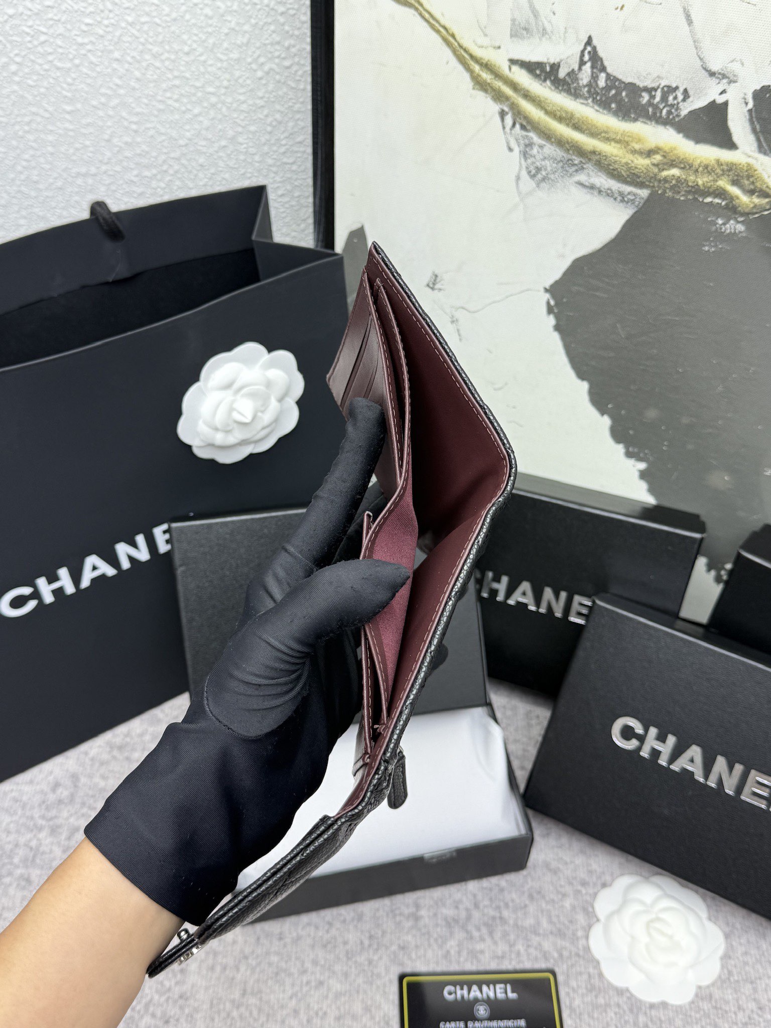 CHANEL牛皮CF短三折財布 - 6つのカードポケットと便利なコインポケット付き