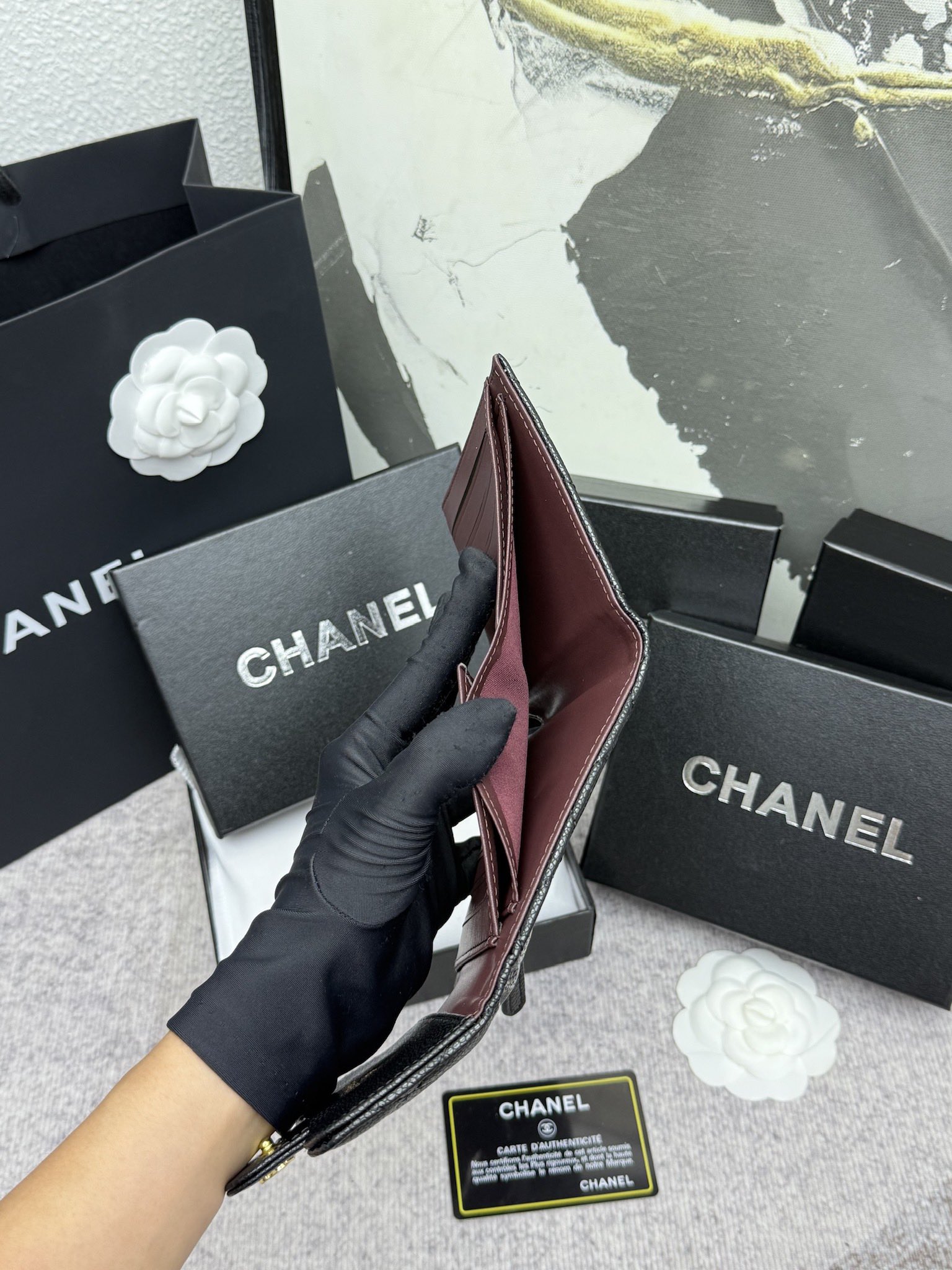 CHANEL牛皮CF短三折財布 - おしゃれな6カードポケット付き