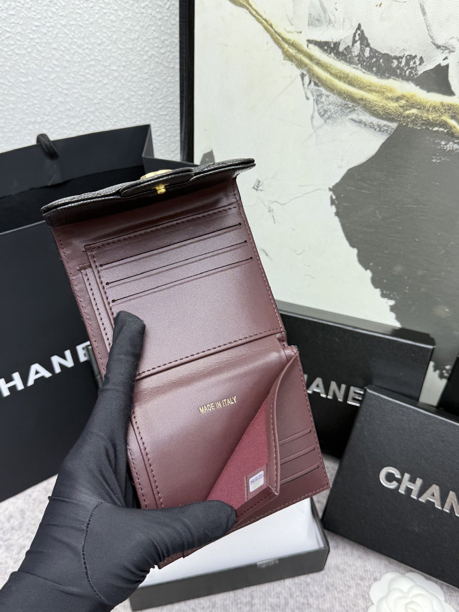 CHANEL牛皮CF短三折財布 - おしゃれな6カードポケット付き