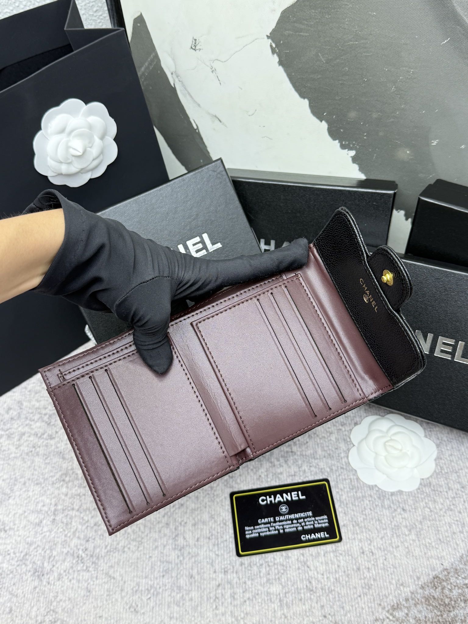 CHANEL牛皮CF短三折財布 - おしゃれな6カードポケット付き