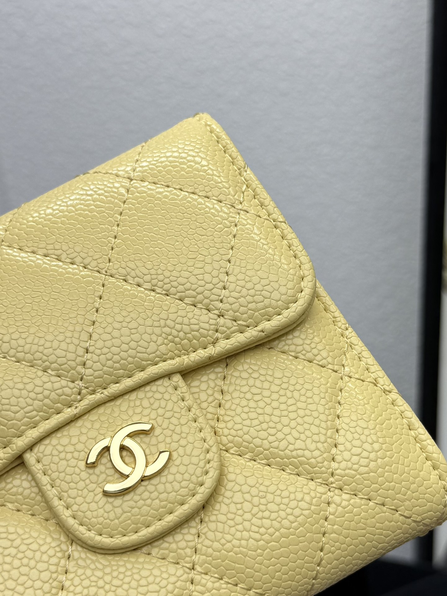 Chanel牛皮CF短三折財布 - 6カードスロット＆小銭入れ付き