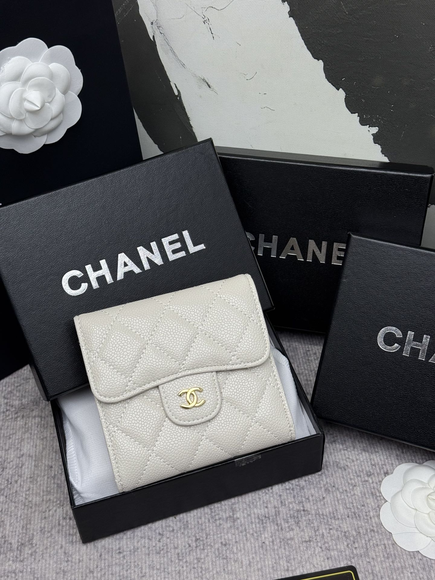CHANEL牛皮製CF短三折財布 - 6カードポケット・小銭入れ付き