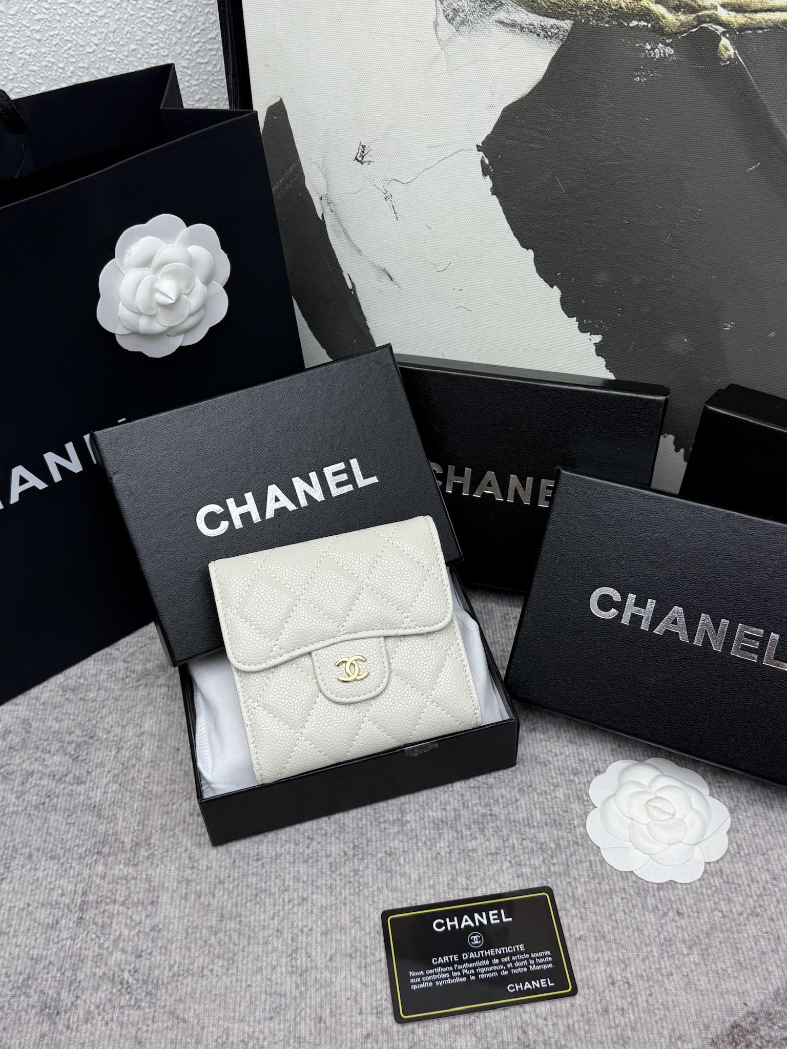CHANEL牛皮製CF短三折財布 - 6カードポケット・小銭入れ付き