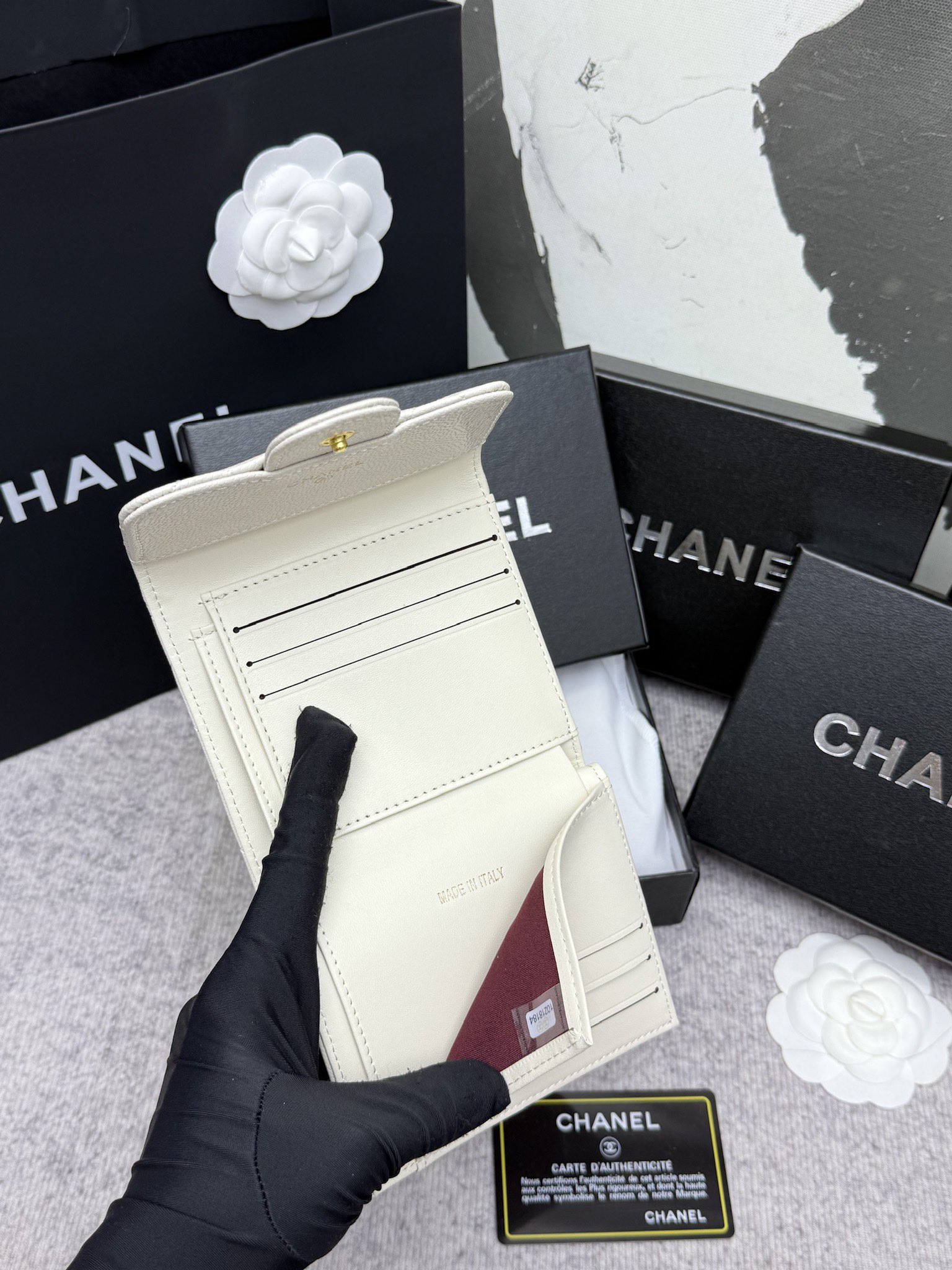 CHANEL牛皮製CF短三折財布 - 6カードポケット・小銭入れ付き