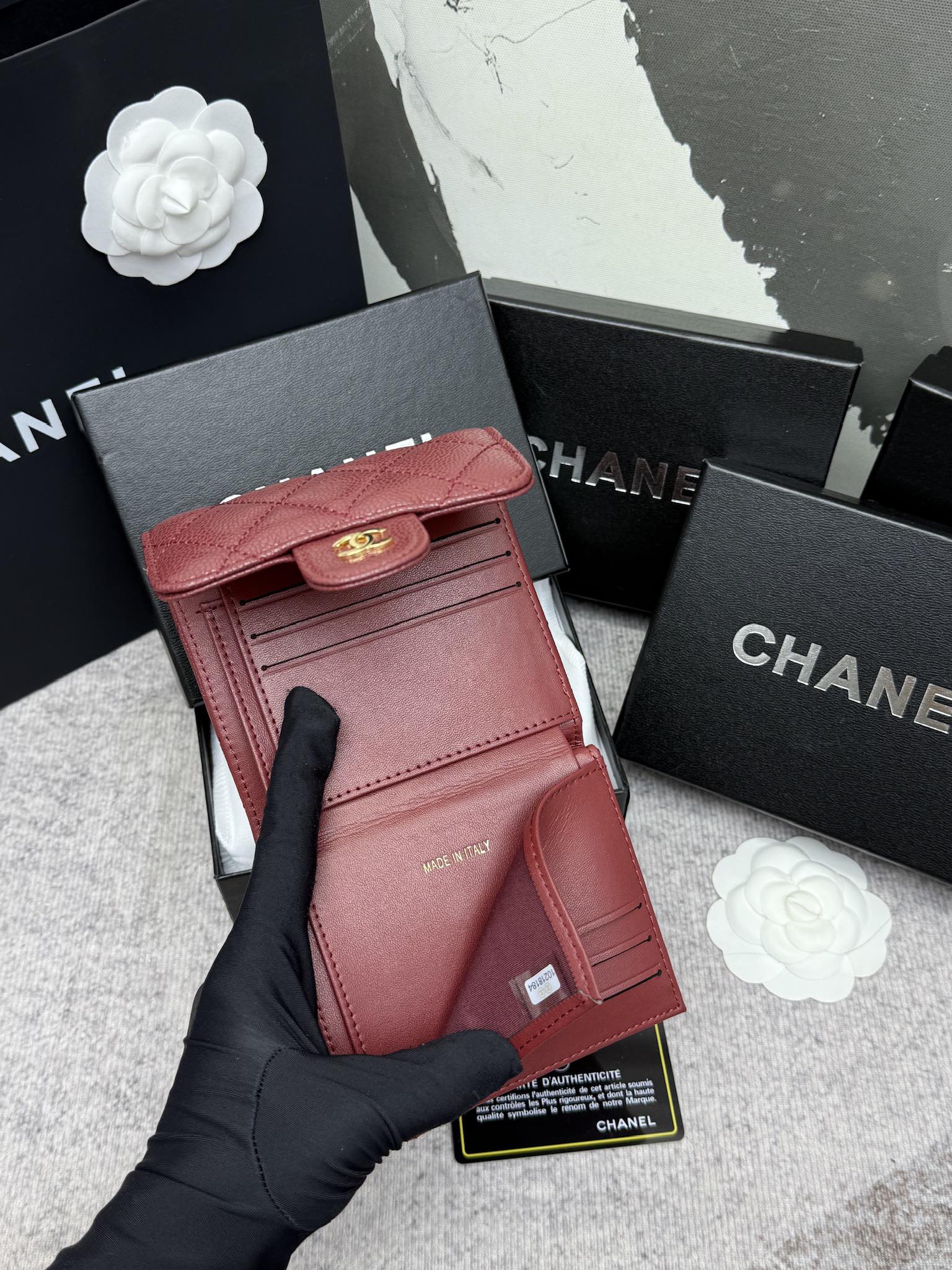 CHANEL牛皮CF短三折財布 - 6カードポケット＆小銭入れ付き