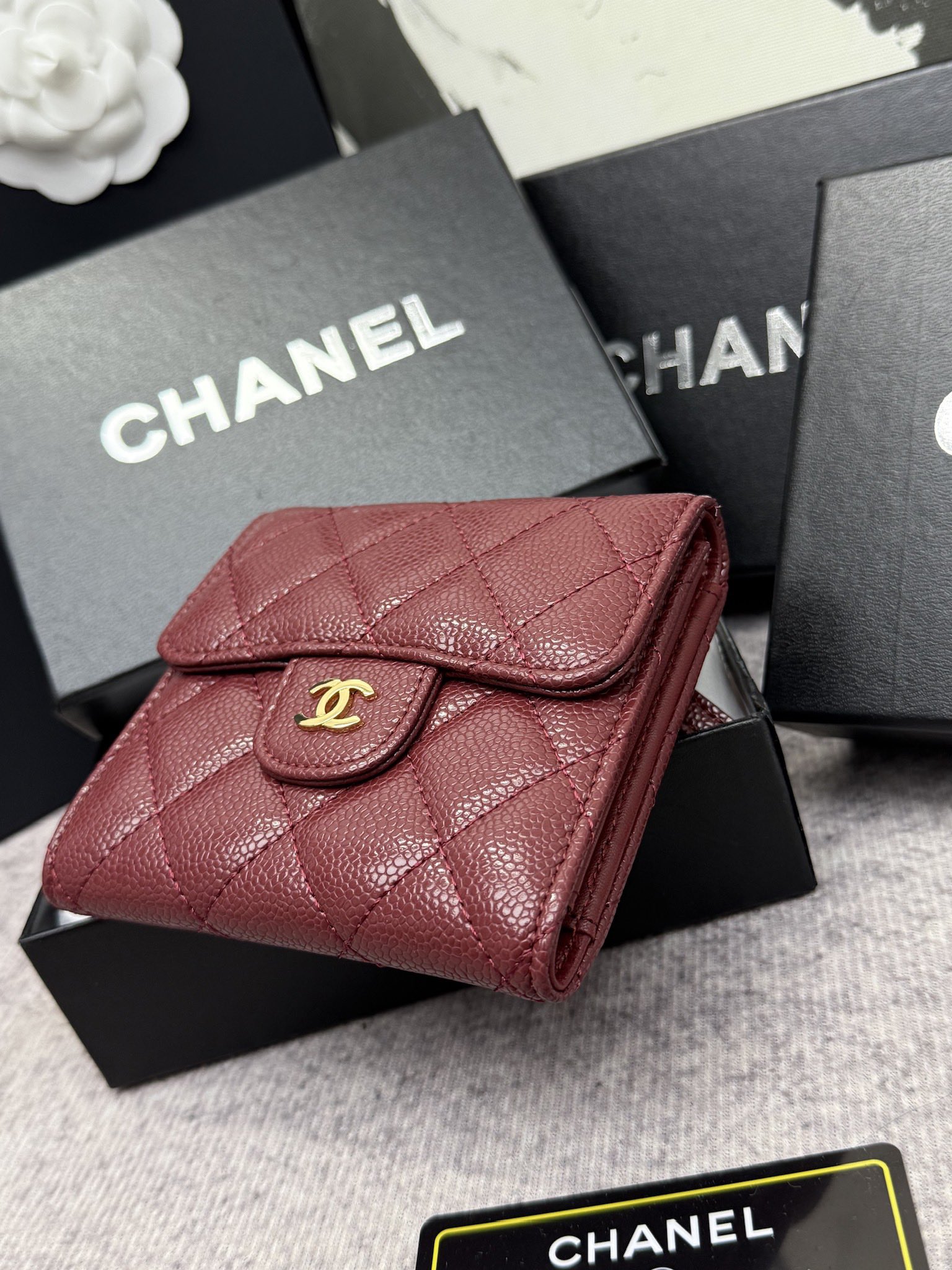 CHANEL牛皮CF短三折財布 - 6カードポケット＆小銭入れ付き