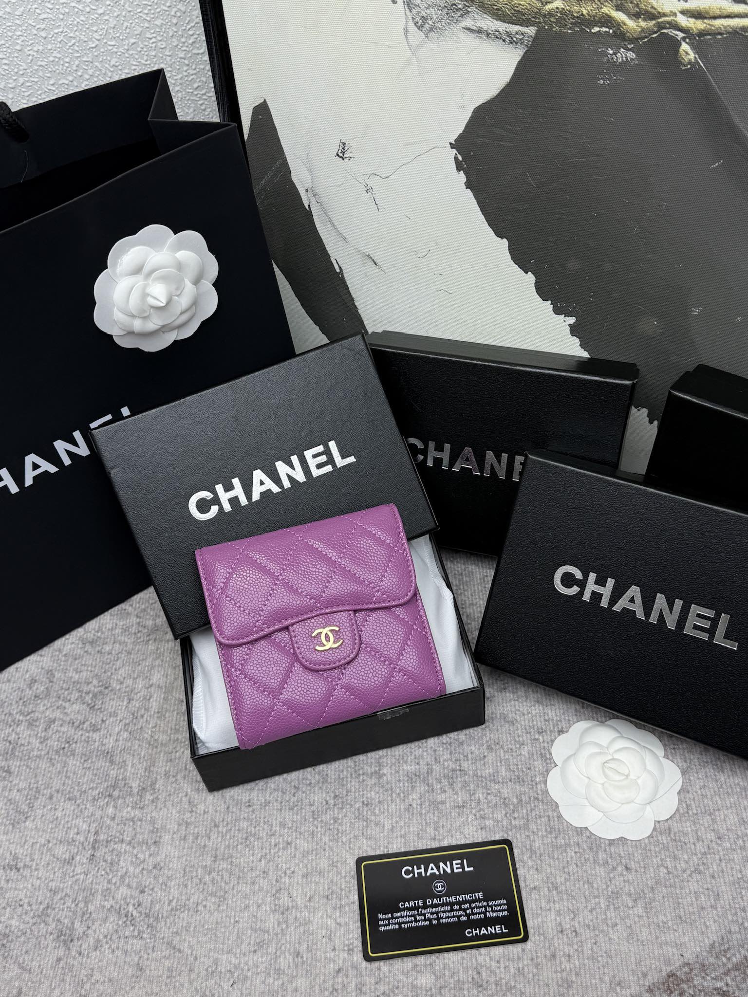 CHANEL牛皮CF短三折財布 - 6カードポケット＆小銭入れ付き