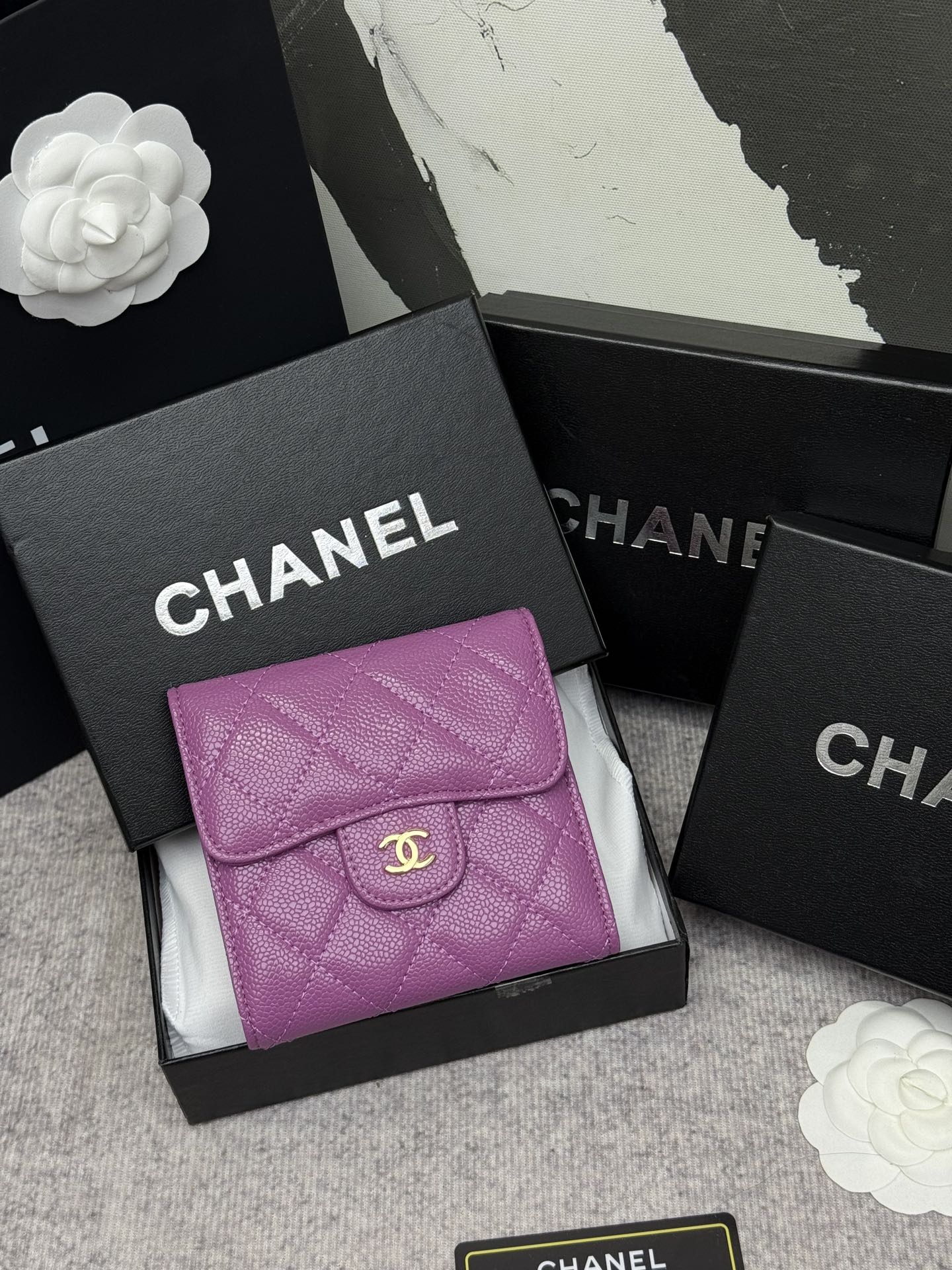 CHANEL牛皮CF短三折財布 - 6カードポケット＆小銭入れ付き