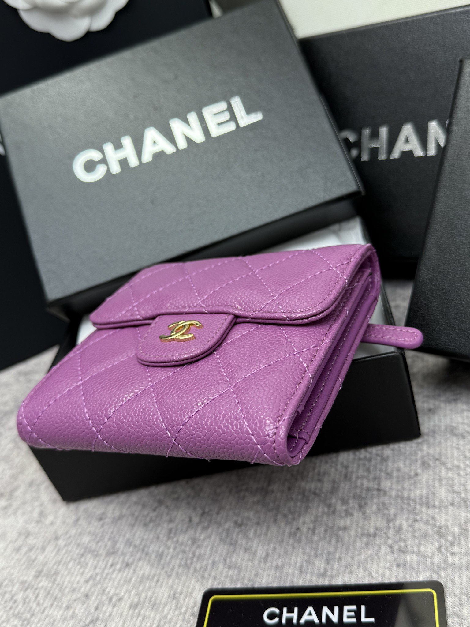 CHANEL牛皮CF短三折財布 - 6カードポケット＆小銭入れ付き
