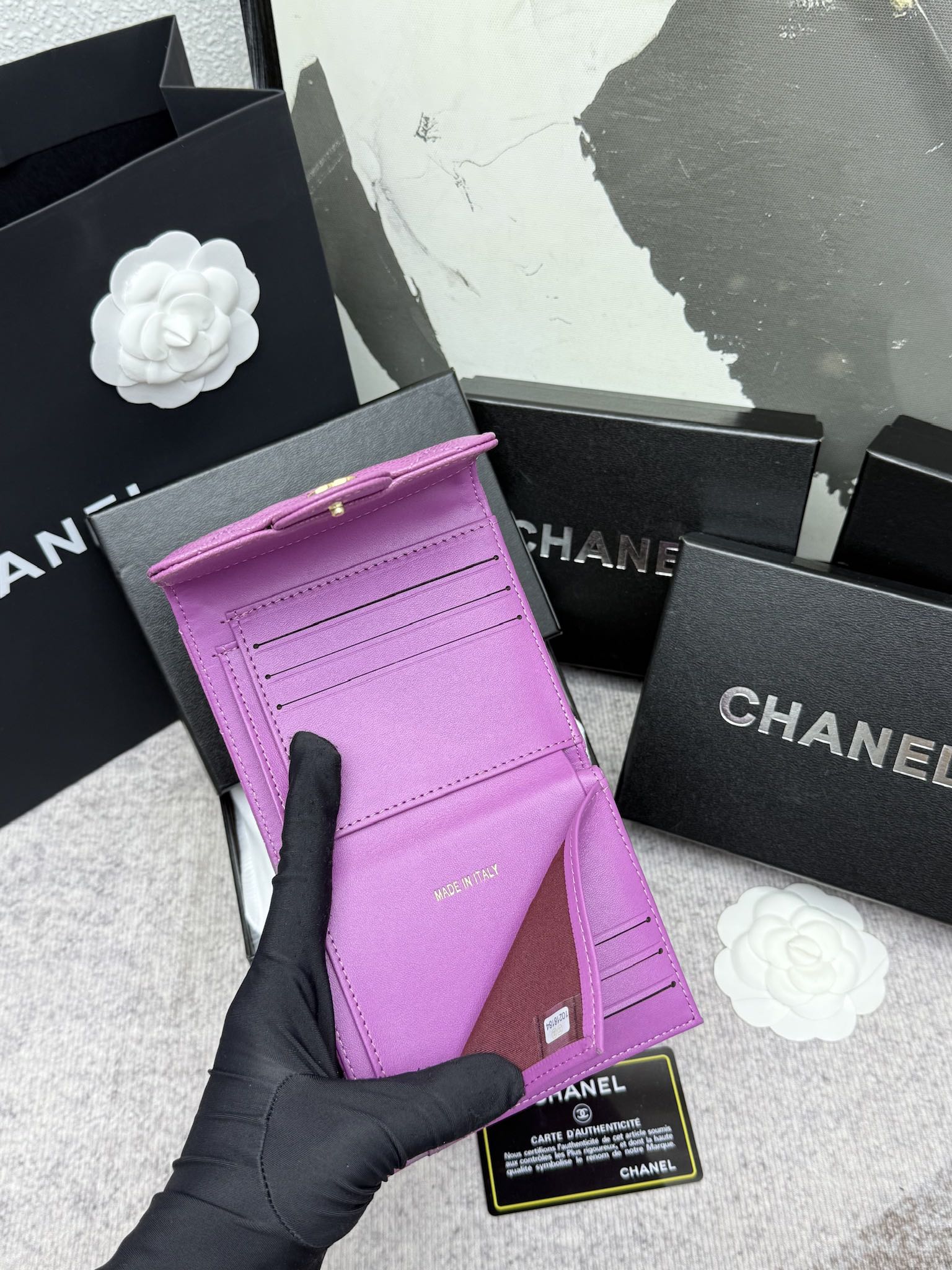 CHANEL牛皮CF短三折財布 - 6カードポケット＆小銭入れ付き