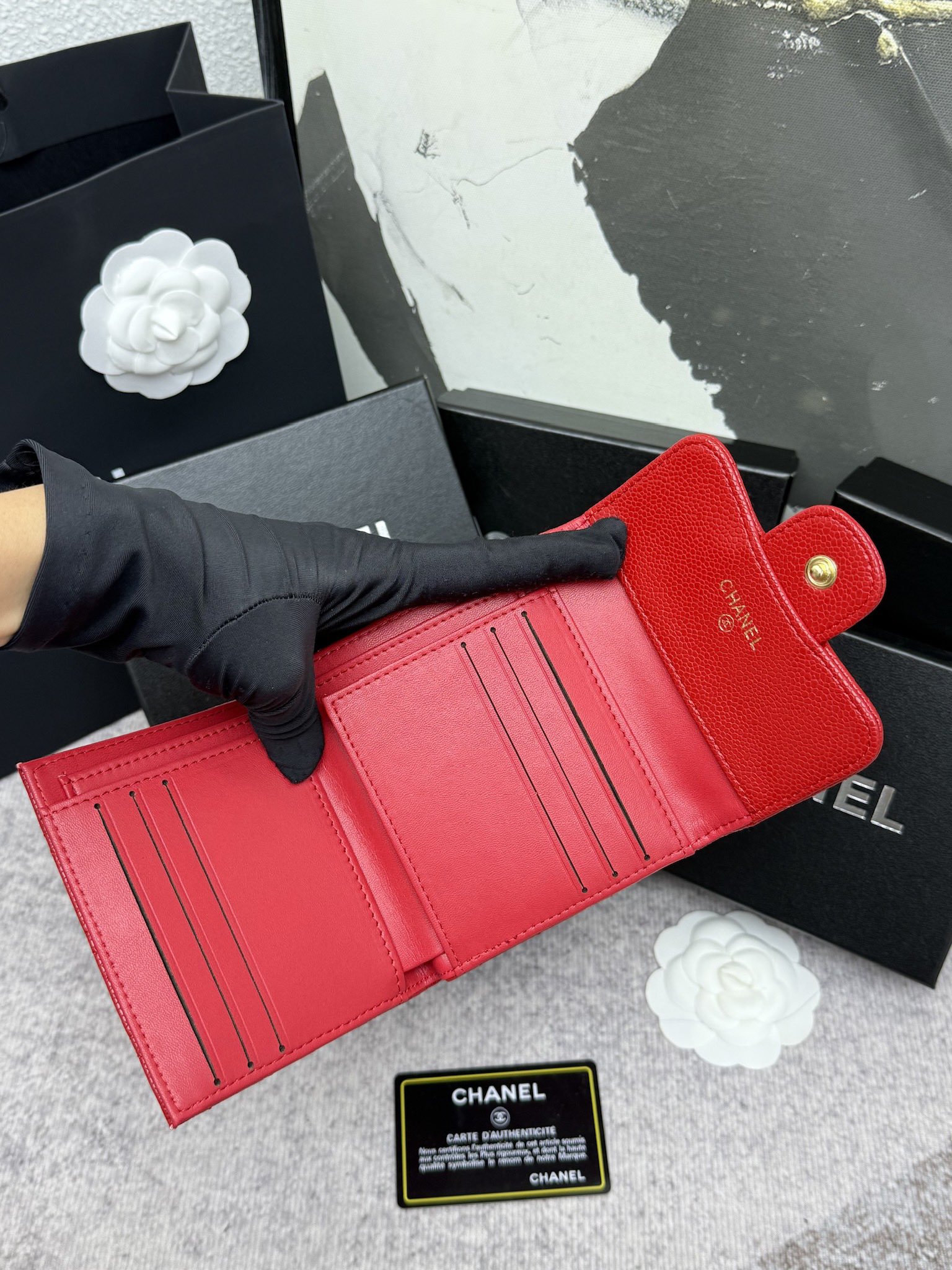 CHANEL牛皮製CF短三折財布 - カード収納6個＆小銭入れ付き