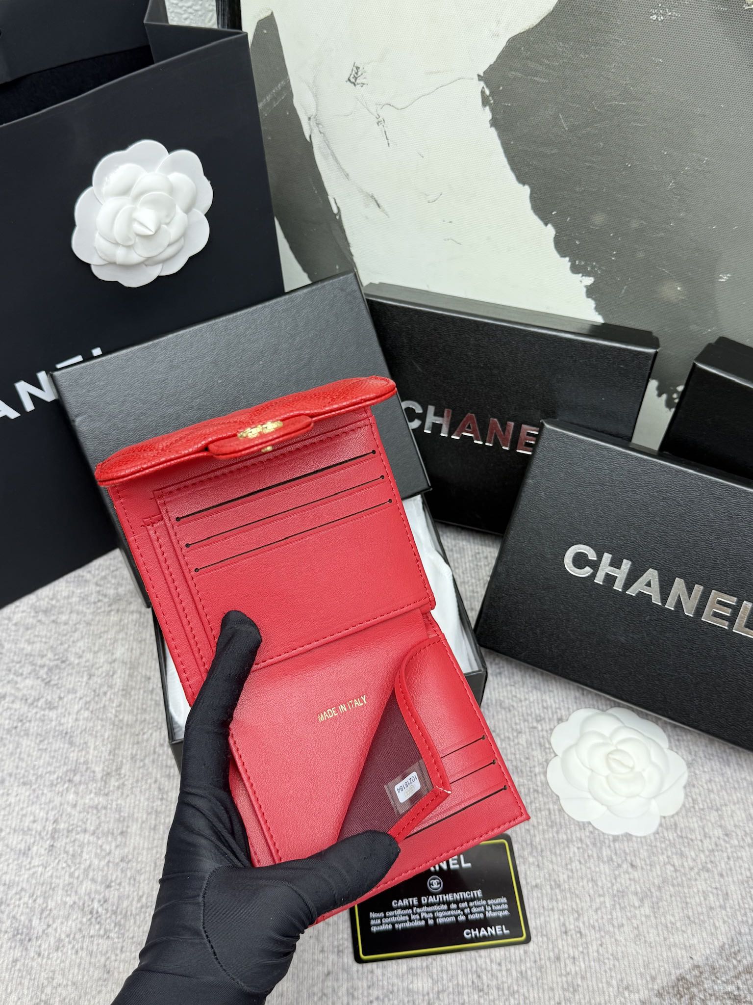 CHANEL牛皮製CF短三折財布 - カード収納6個＆小銭入れ付き