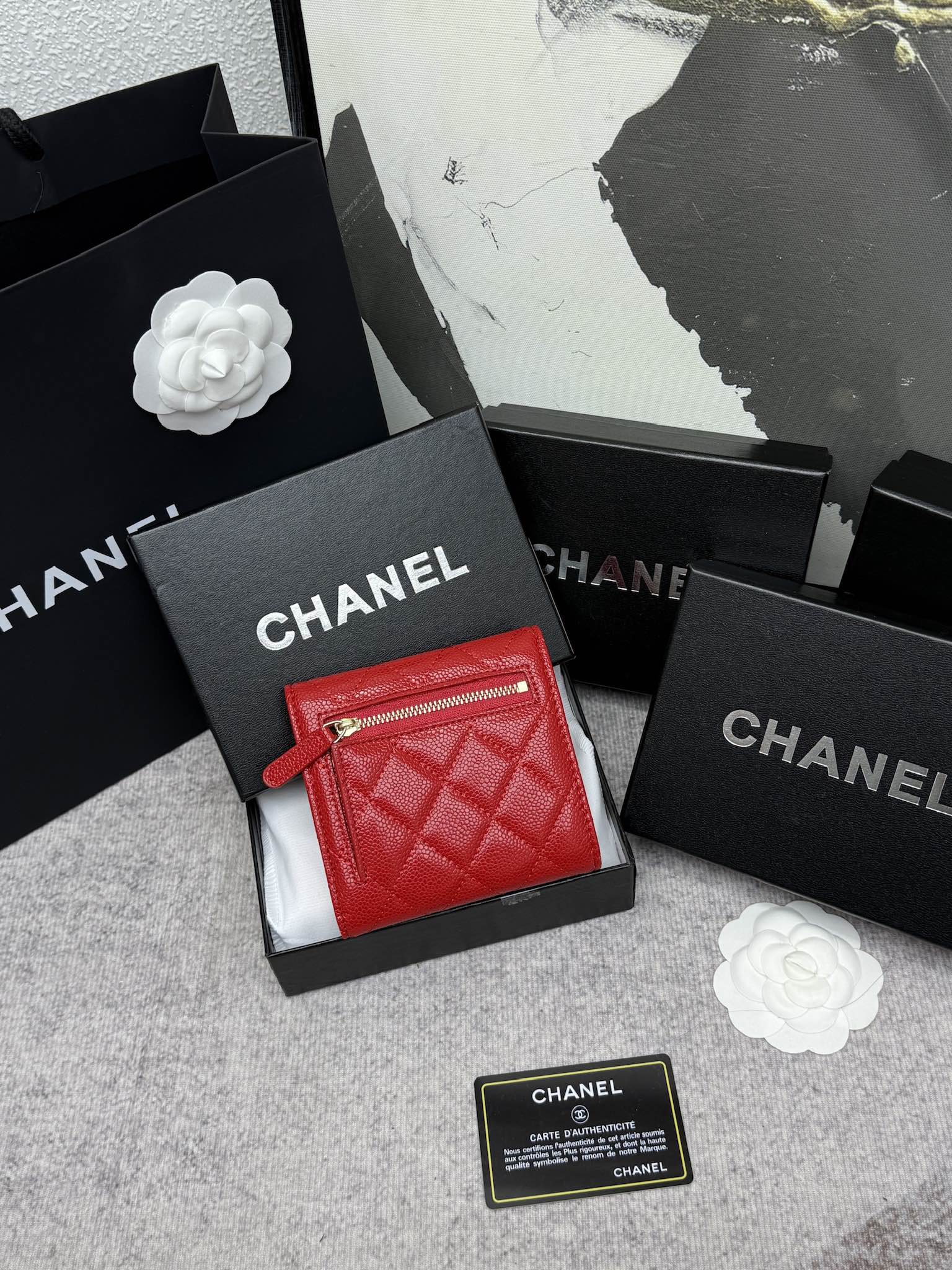 CHANEL牛皮製CF短三折財布 - カード収納6個＆小銭入れ付き