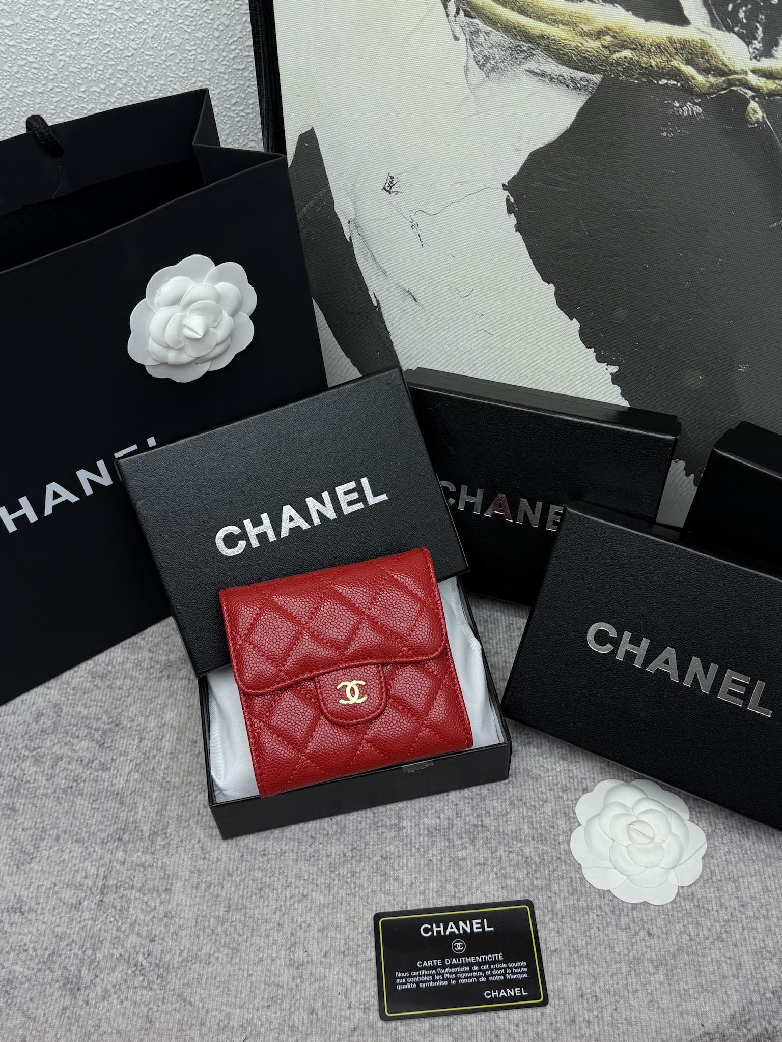 CHANEL牛皮製CF短三折財布 - カード収納6個＆小銭入れ付き