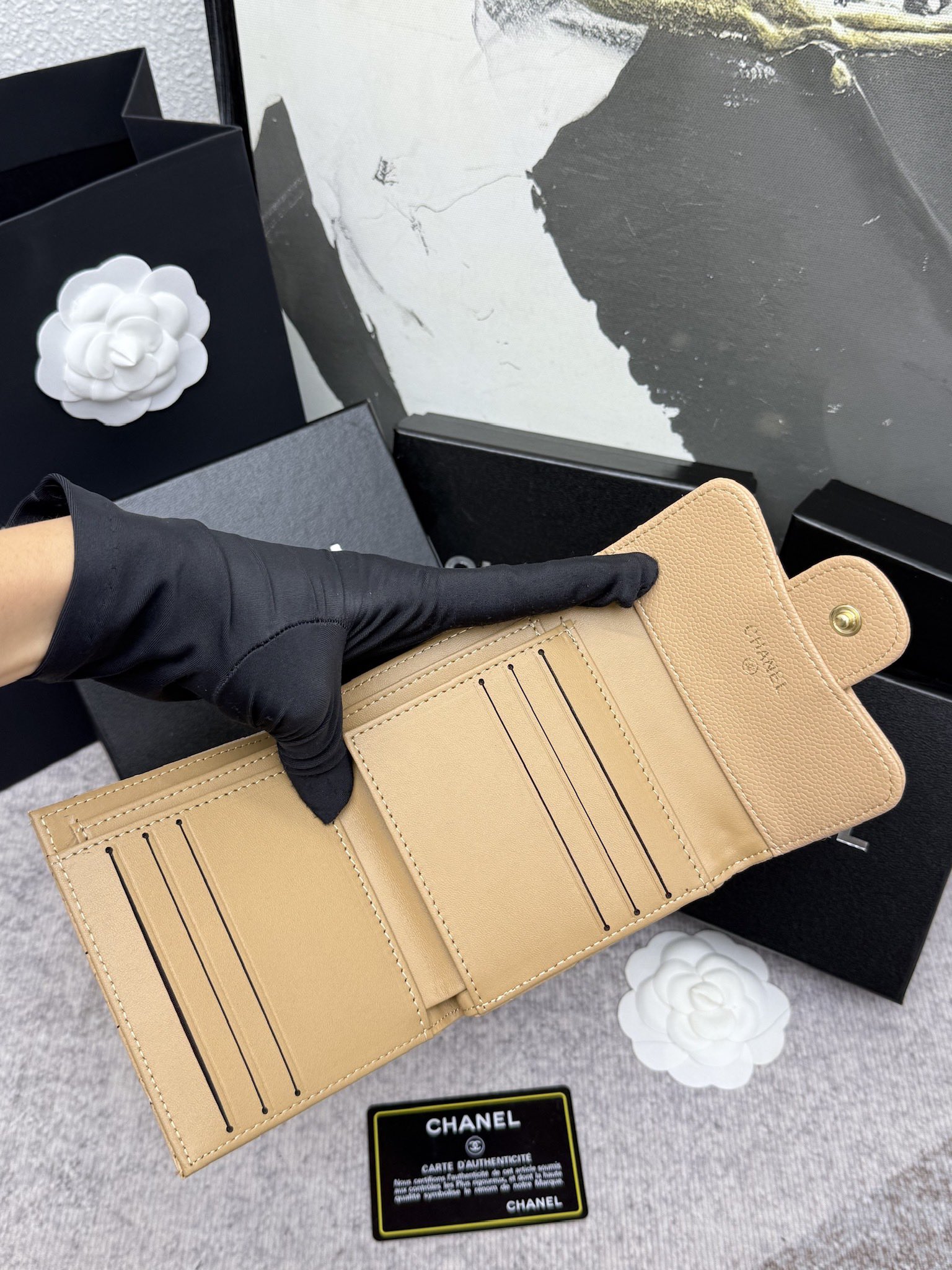 CHANEL牛皮CF短三折財布 - 6カードスロット＆小銭入れ付き