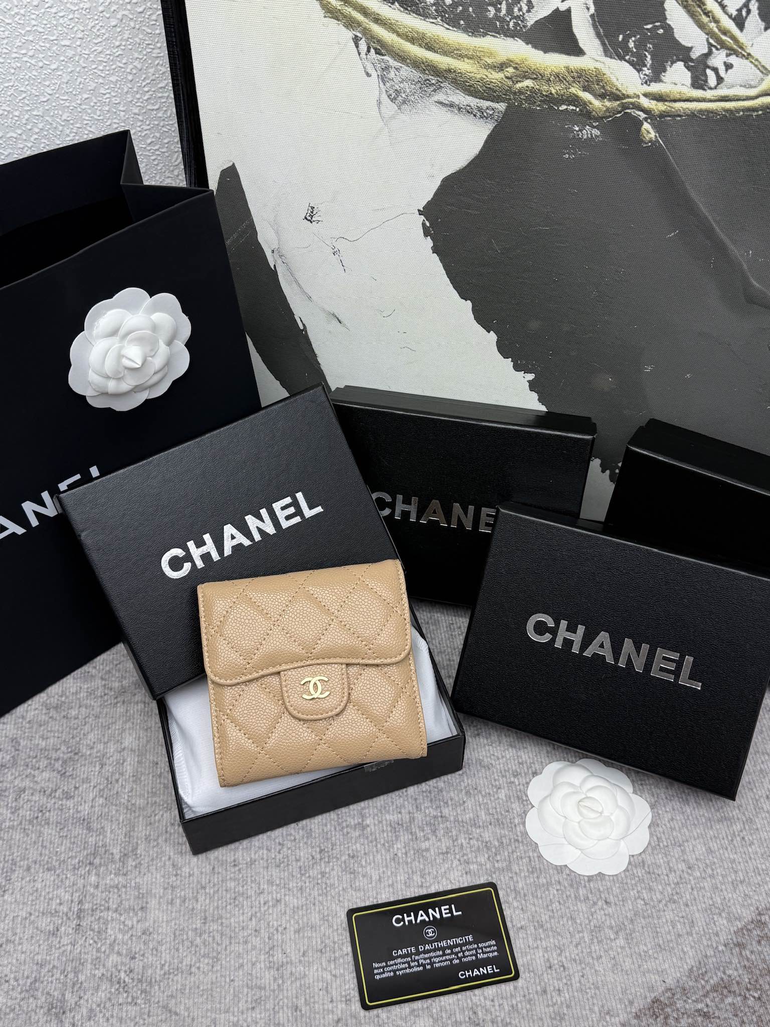 CHANEL牛皮CF短三折財布 - 6カードスロット＆小銭入れ付き