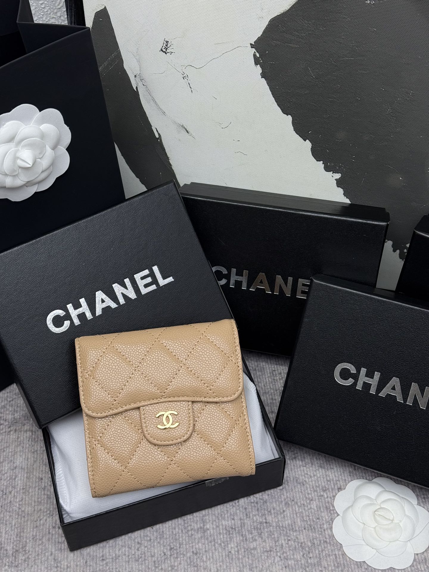 CHANEL牛皮CF短三折財布 - 6カードスロット＆小銭入れ付き